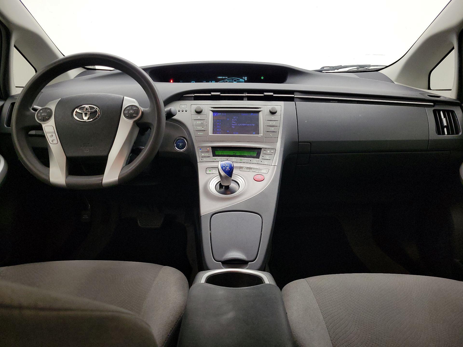 Thumbnail: 2015 Toyota Prius - 8