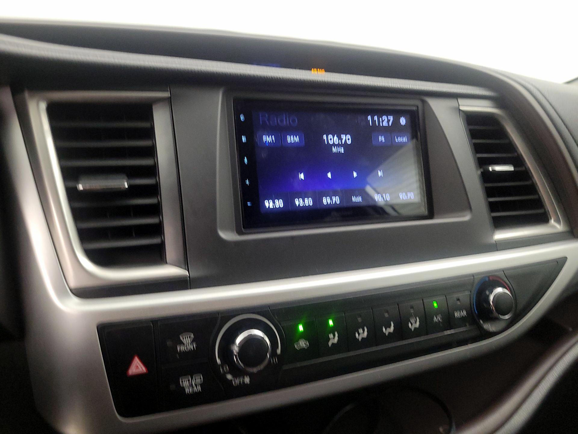 Thumbnail: 2019 Toyota Highlander - 15