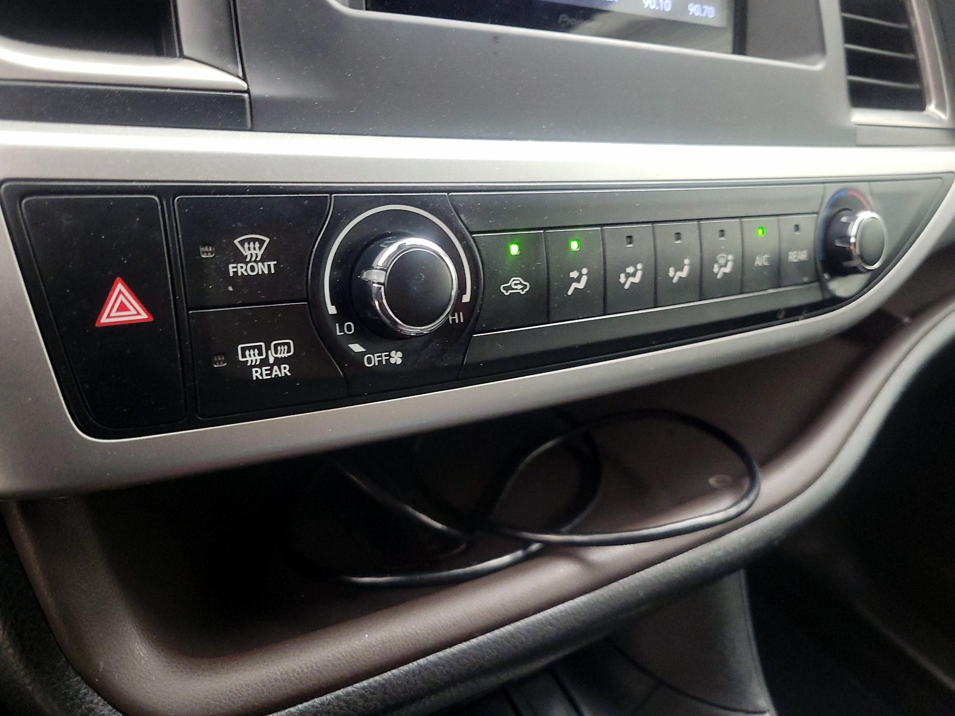 Thumbnail: 2019 Toyota Highlander - 16