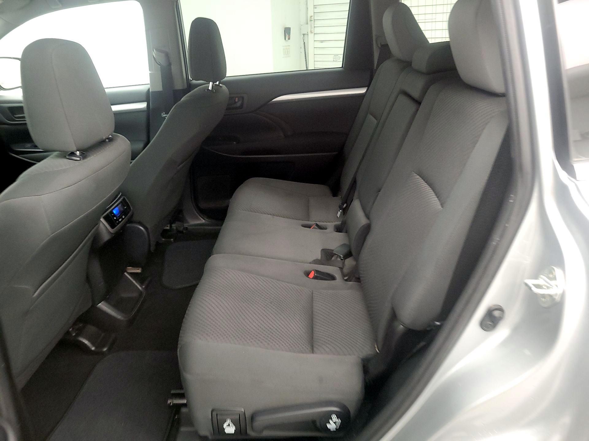 Thumbnail: 2019 Toyota Highlander - 18