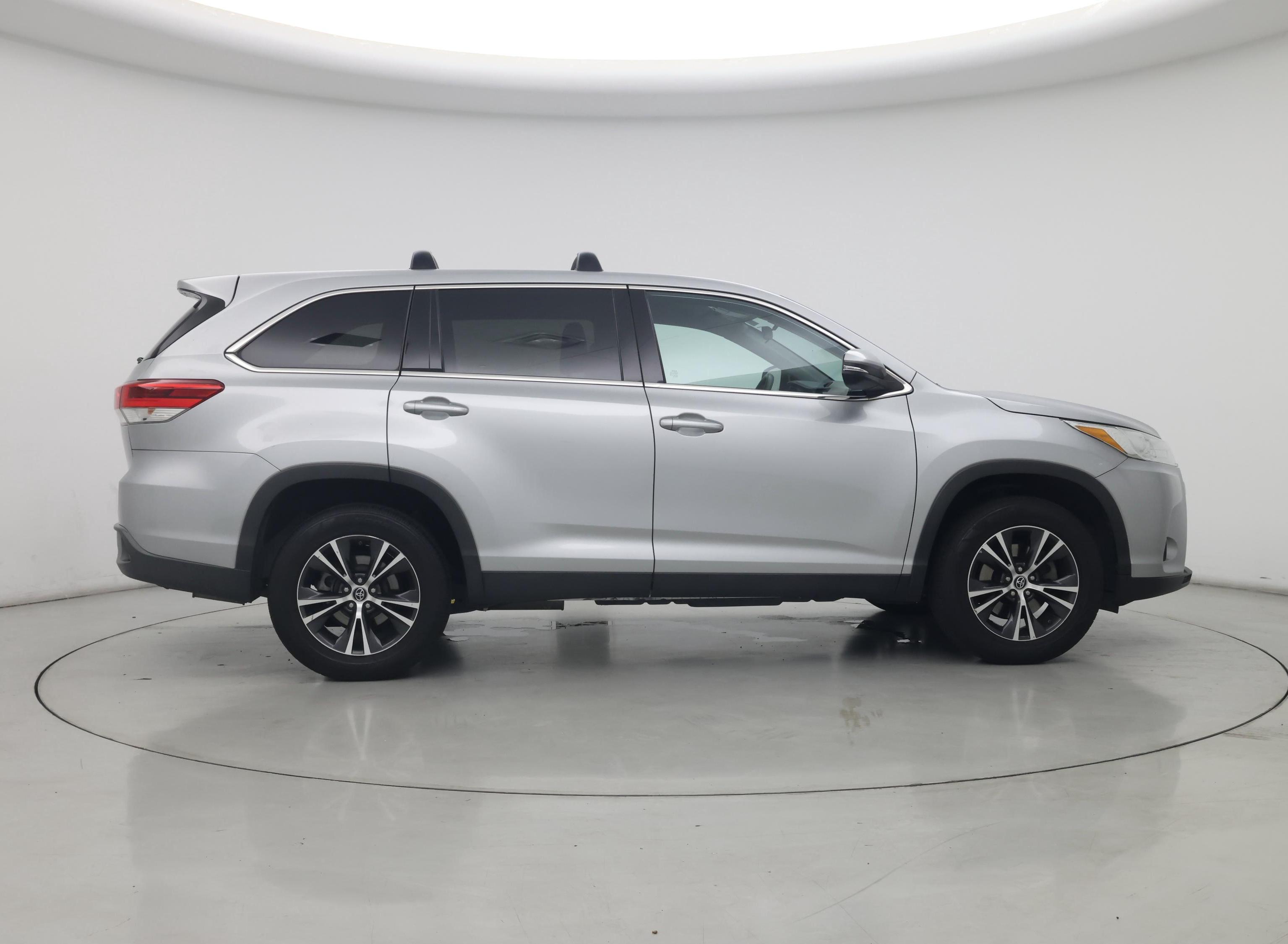 Thumbnail: 2019 Toyota Highlander - 7