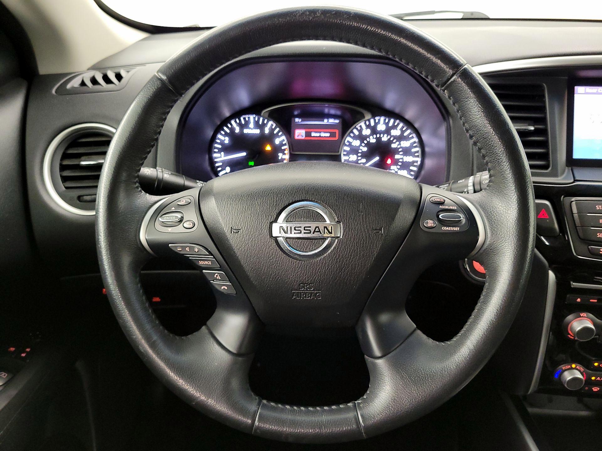 Thumbnail: 2015 Nissan Pathfinder - 10