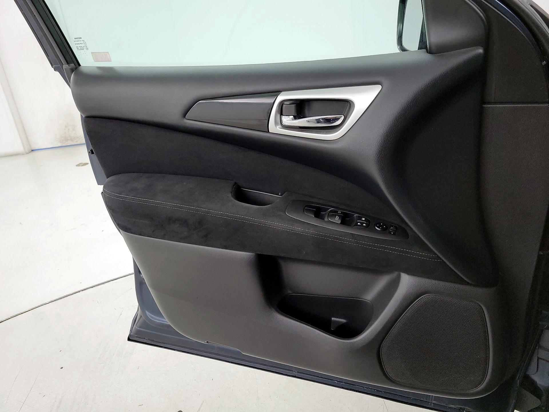Thumbnail: 2015 Nissan Pathfinder - 12