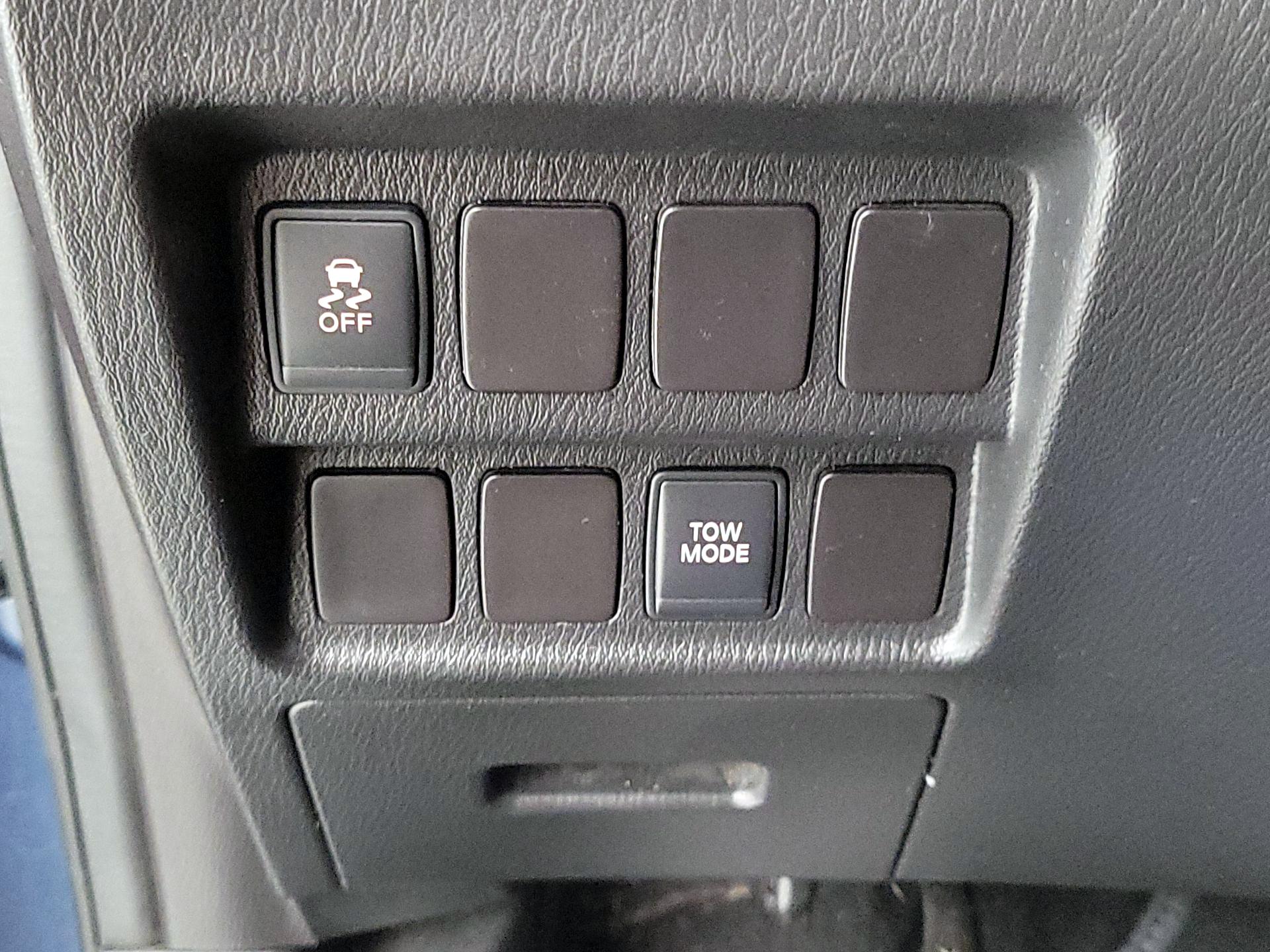 Thumbnail: 2015 Nissan Pathfinder - 13