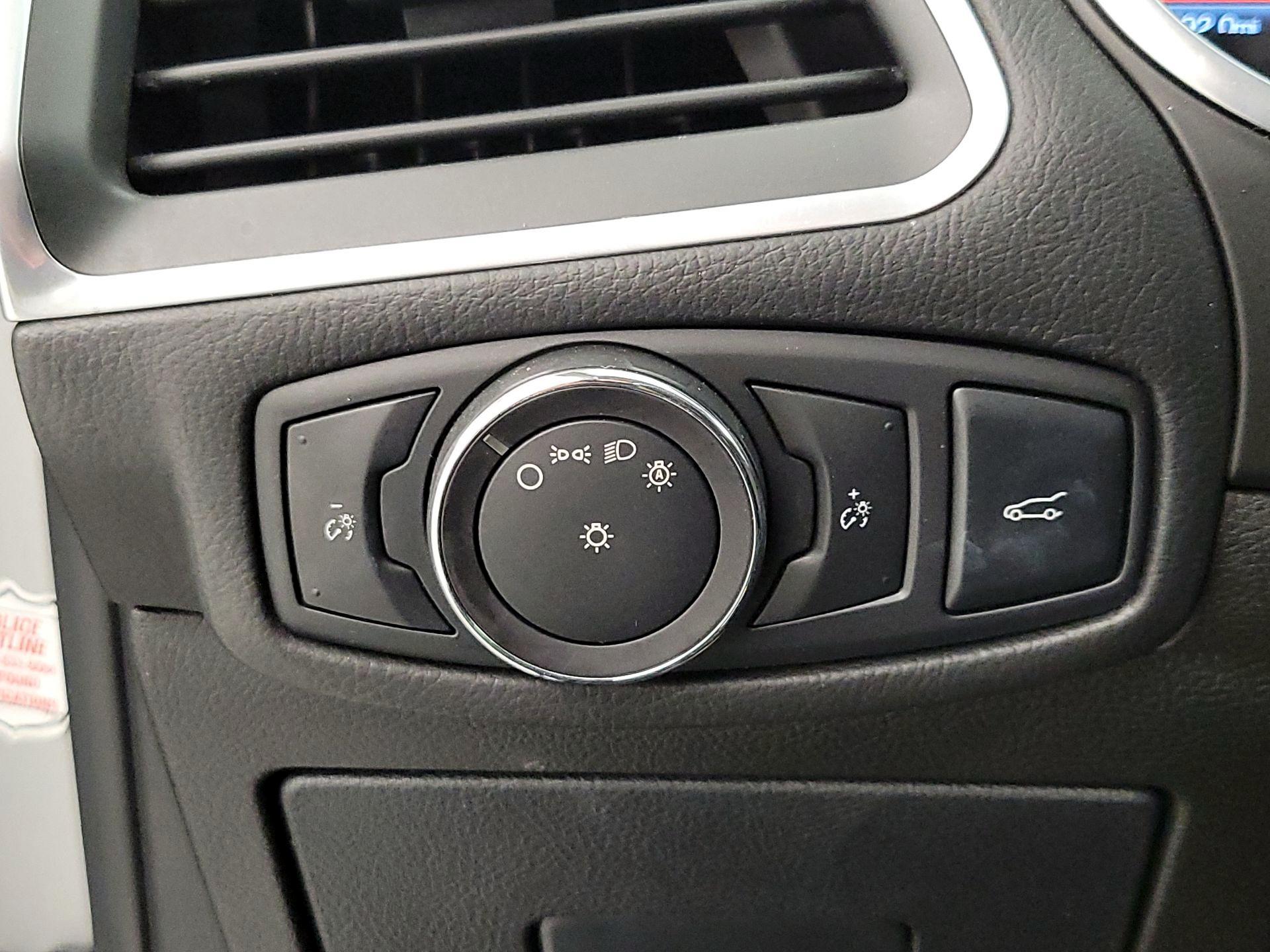 Thumbnail: 2016 Ford Edge - 13