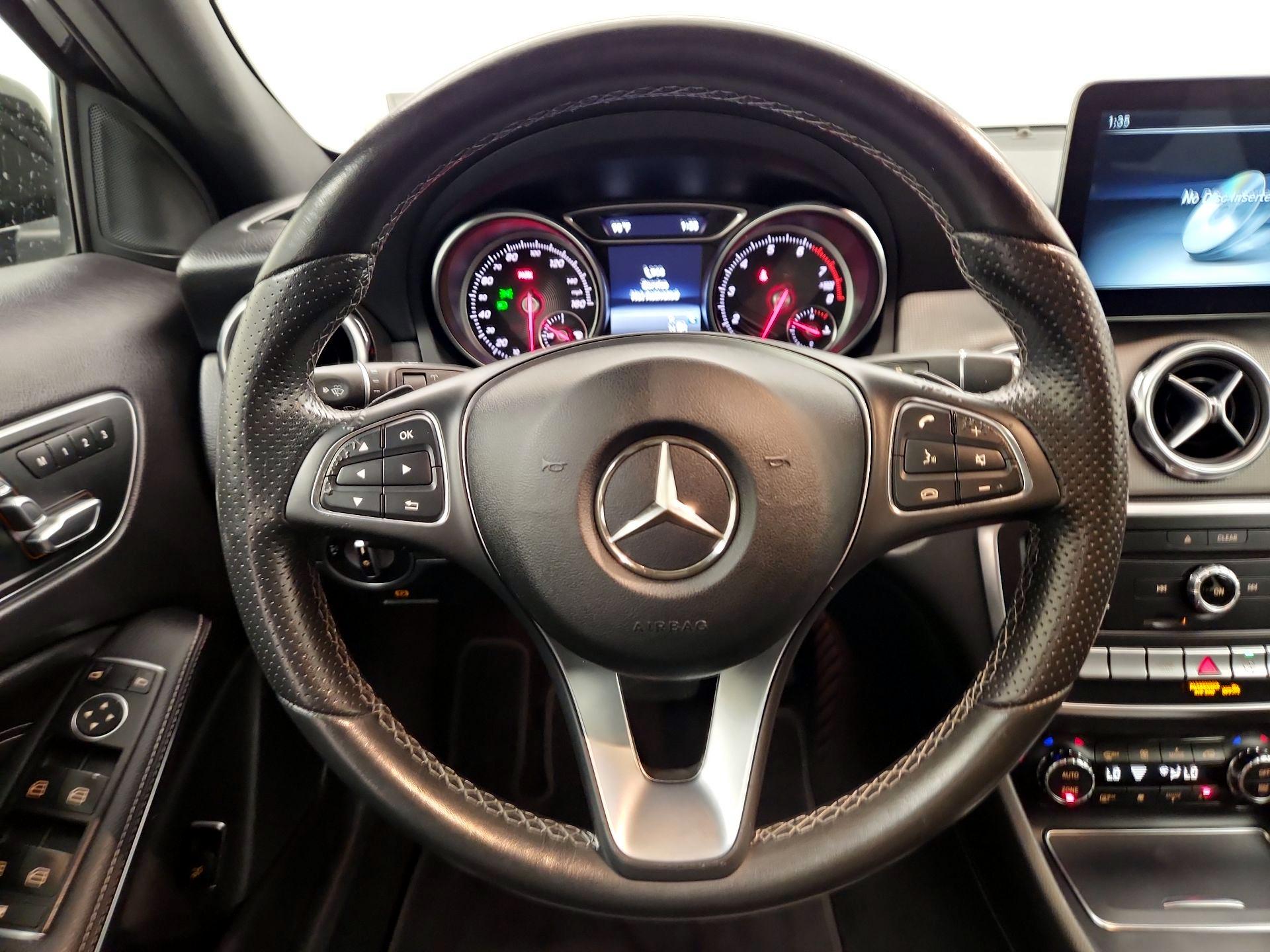 Thumbnail: 2018 Mercedes-Benz GLA - 10