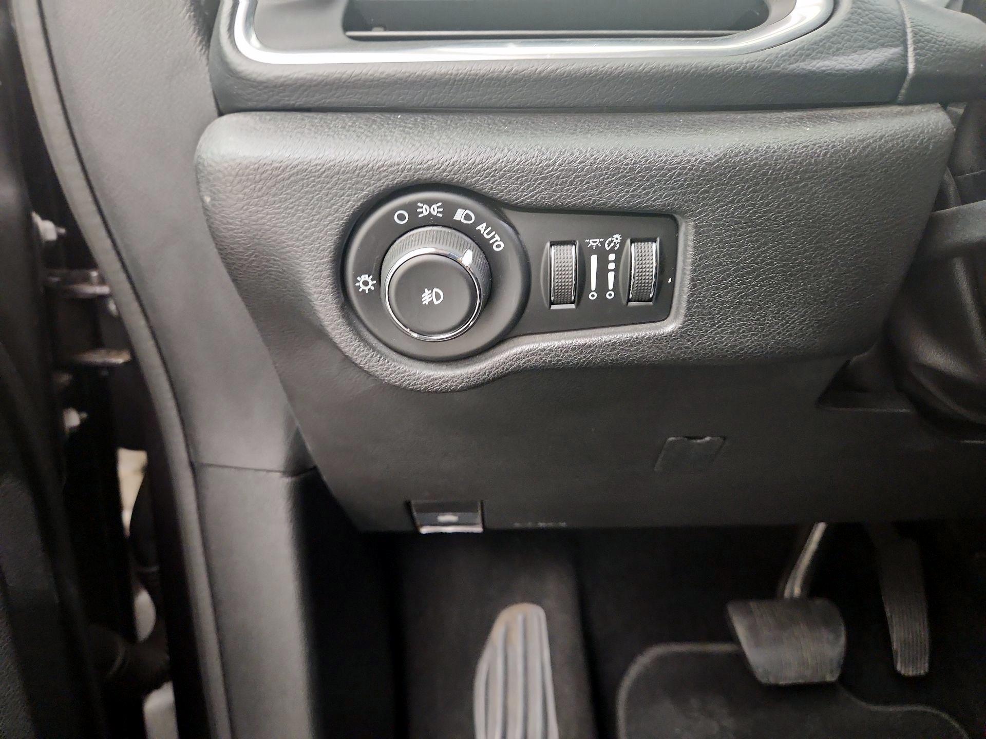 Thumbnail: 2019 Chrysler Pacifica - 13