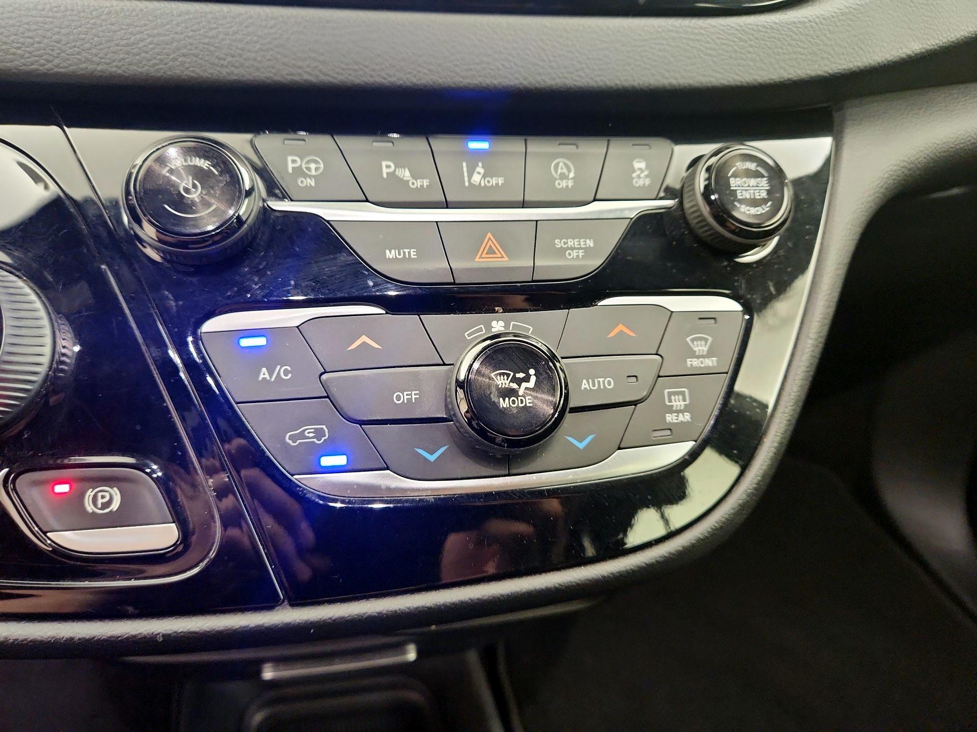 Thumbnail: 2019 Chrysler Pacifica - 17