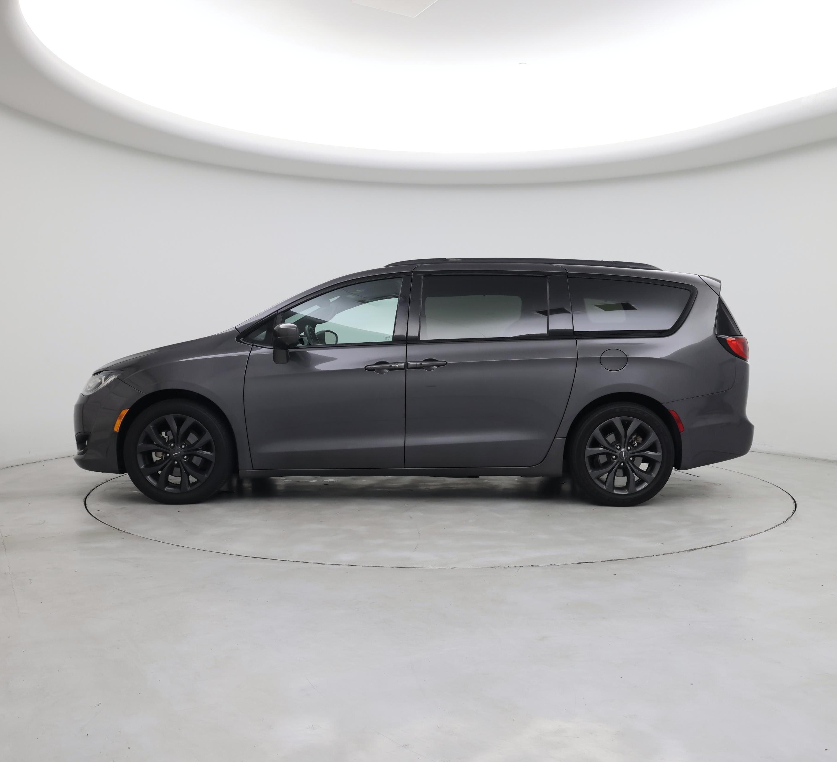 Thumbnail: 2019 Chrysler Pacifica - 3