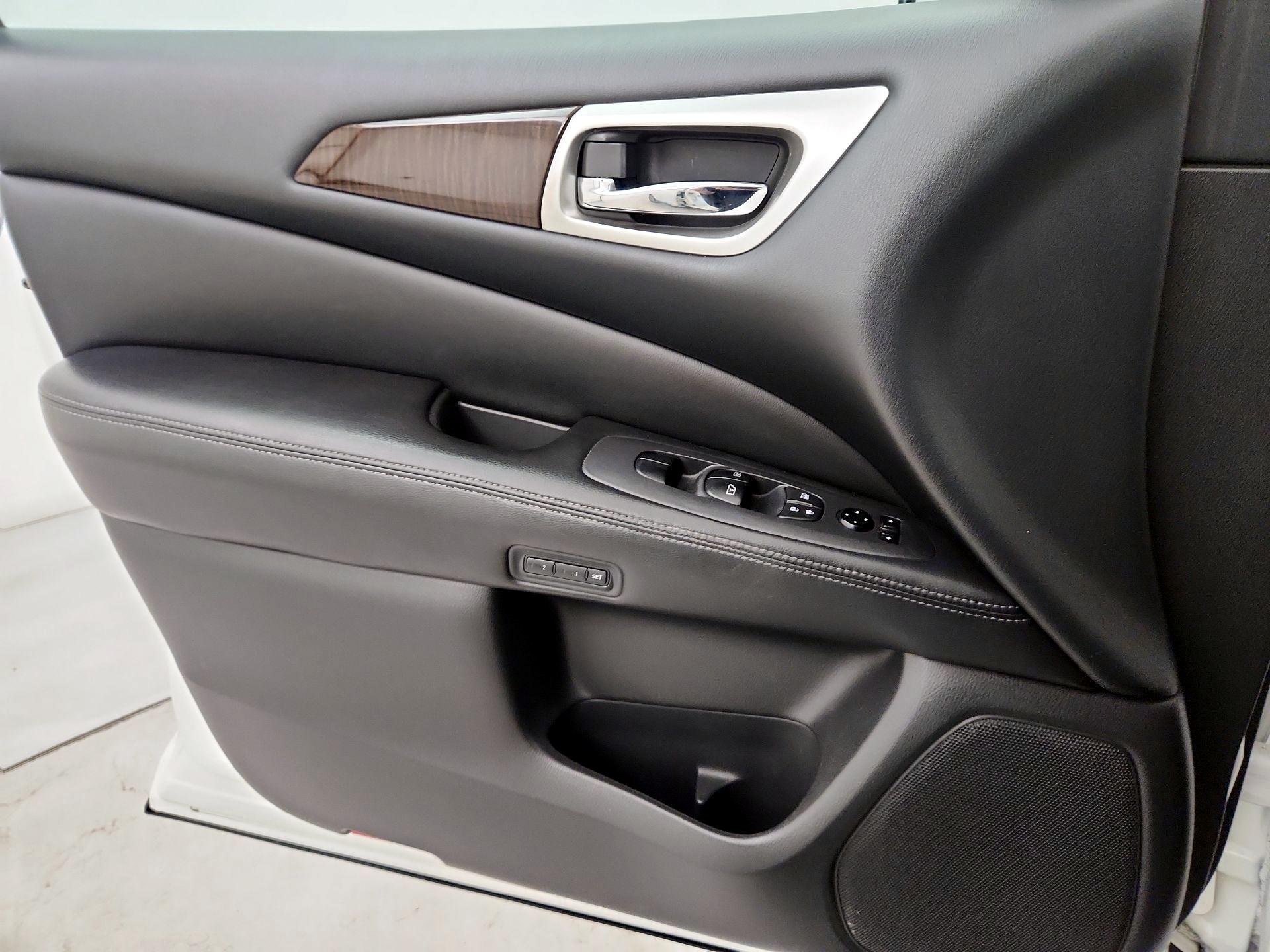 Thumbnail: 2013 Nissan Pathfinder - 12
