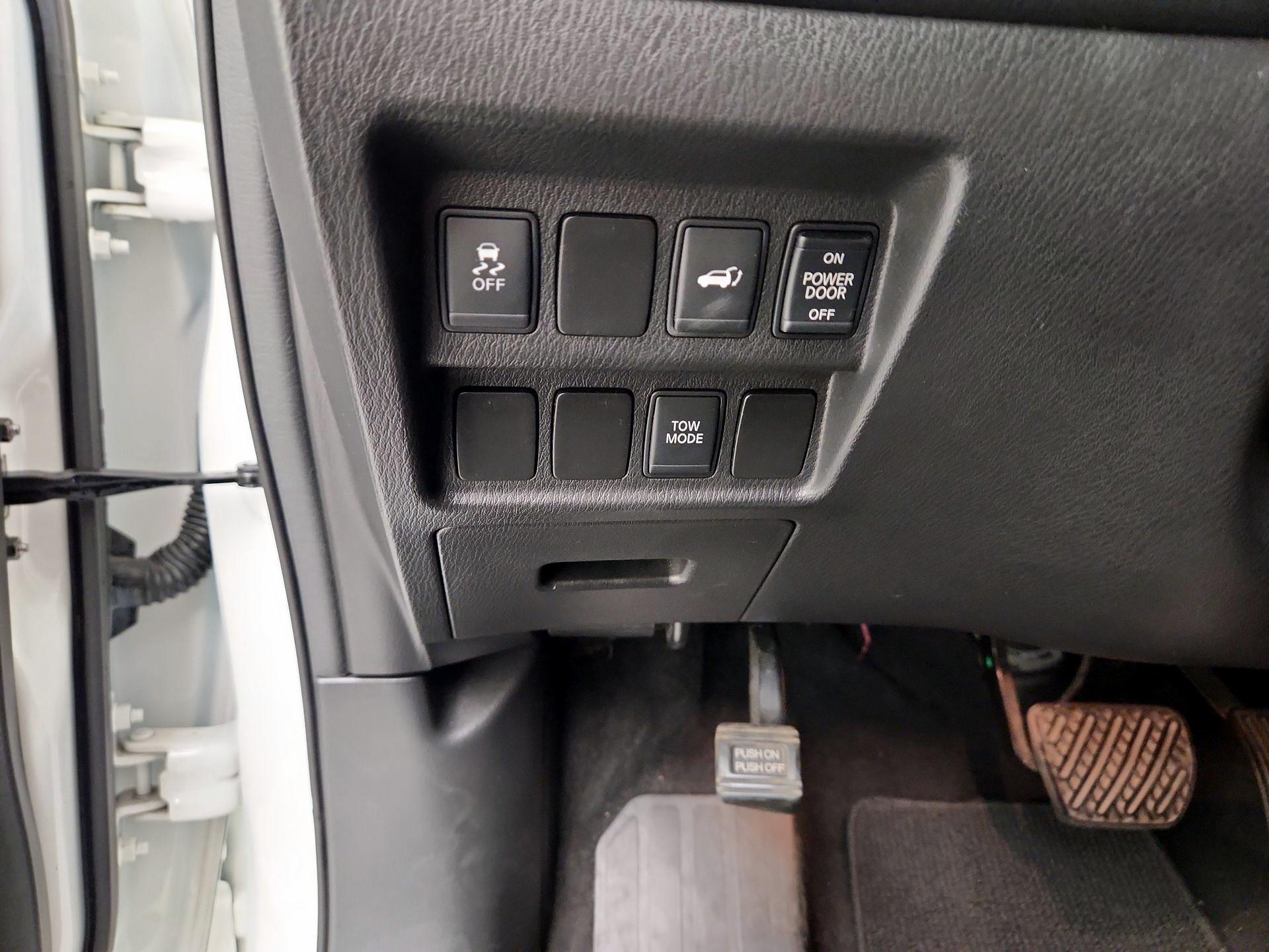 Thumbnail: 2013 Nissan Pathfinder - 13