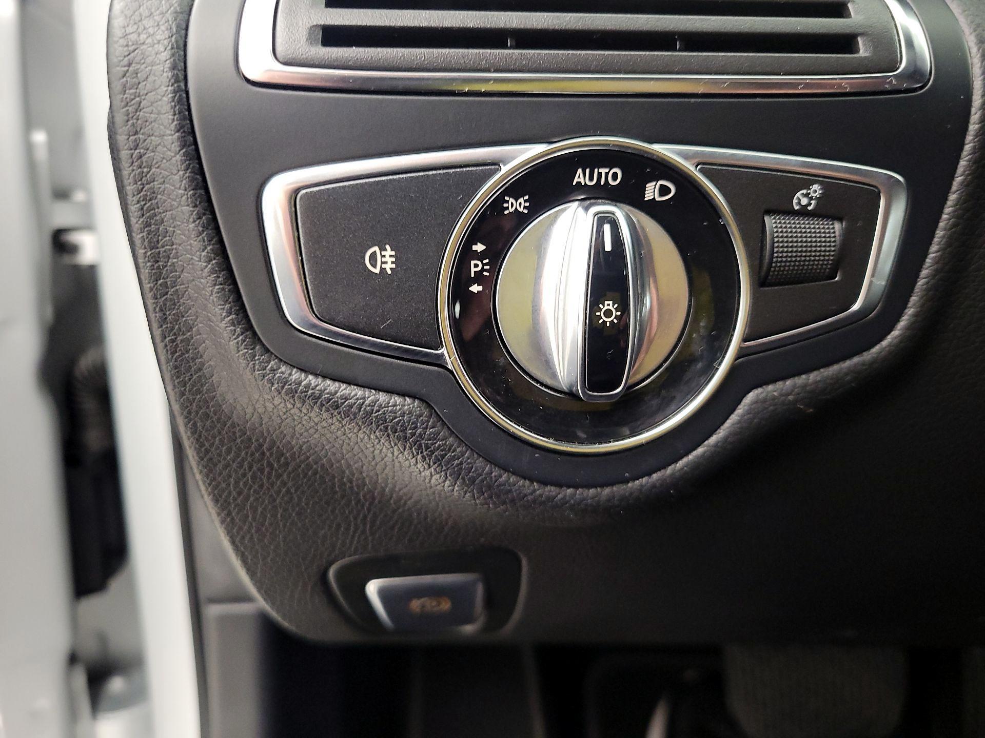 Thumbnail: 2015 Mercedes-Benz C-Class - 13