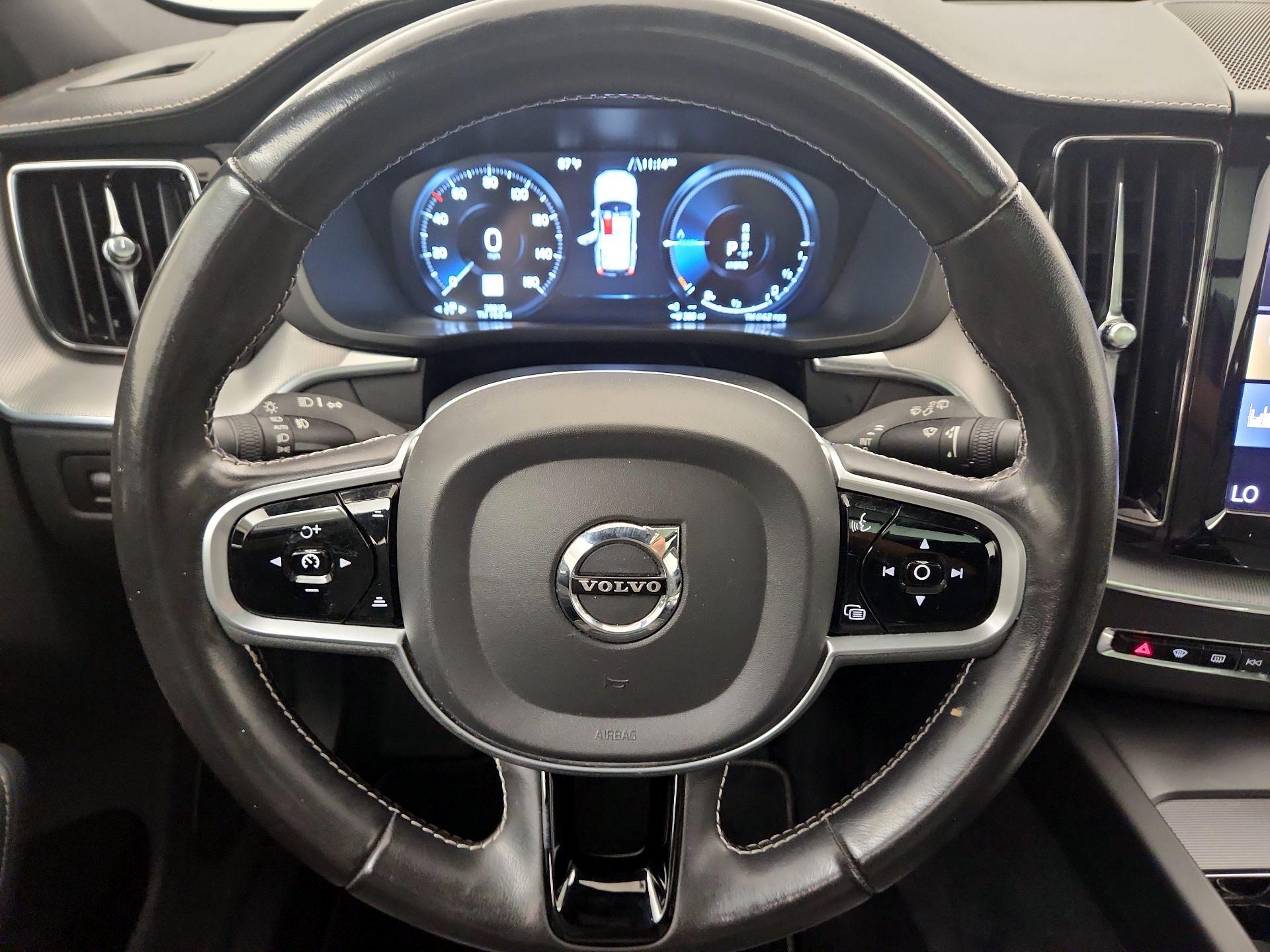 Thumbnail: 2021 Volvo XC60 - 10