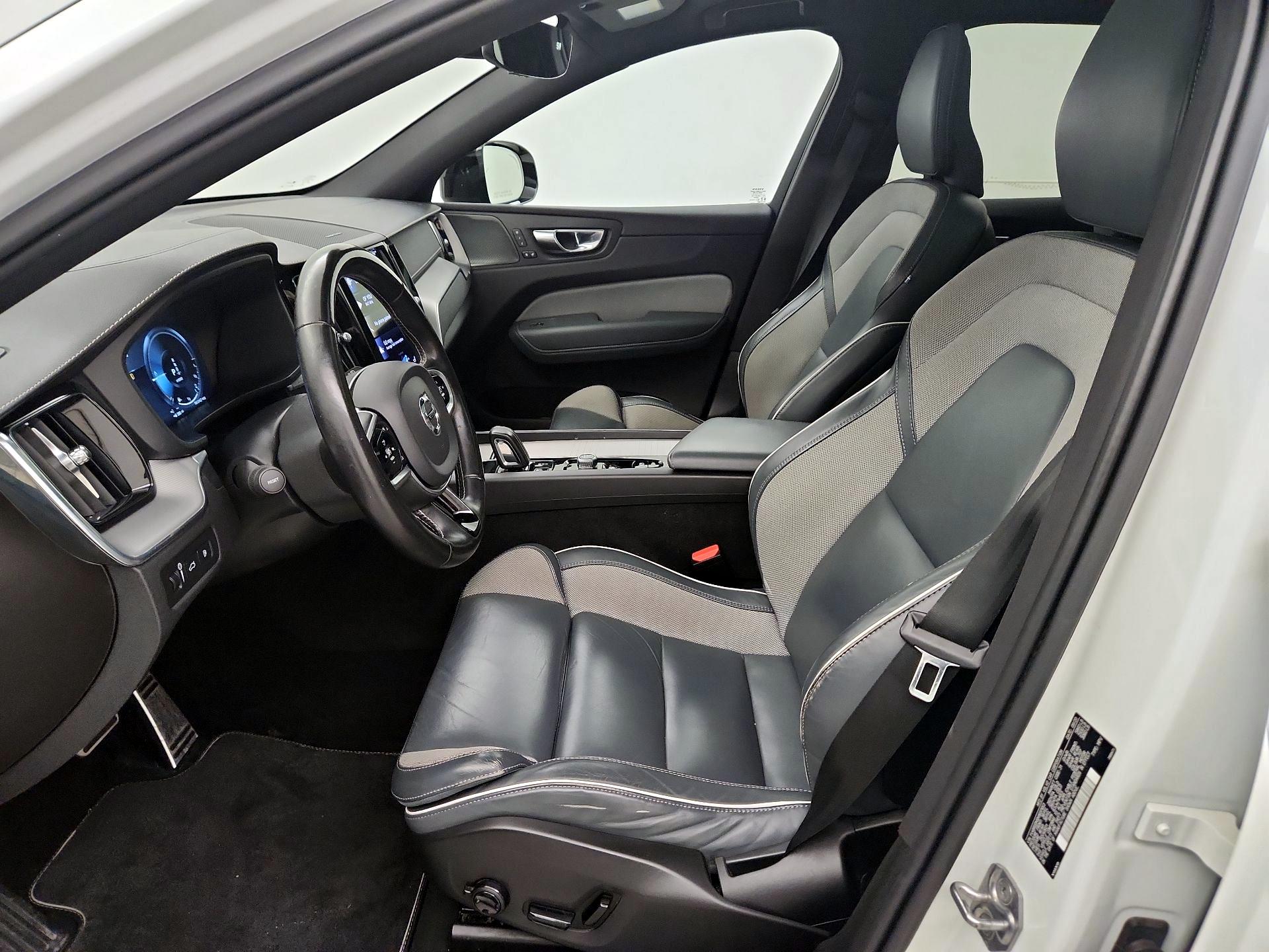 Thumbnail: 2021 Volvo XC60 - 11