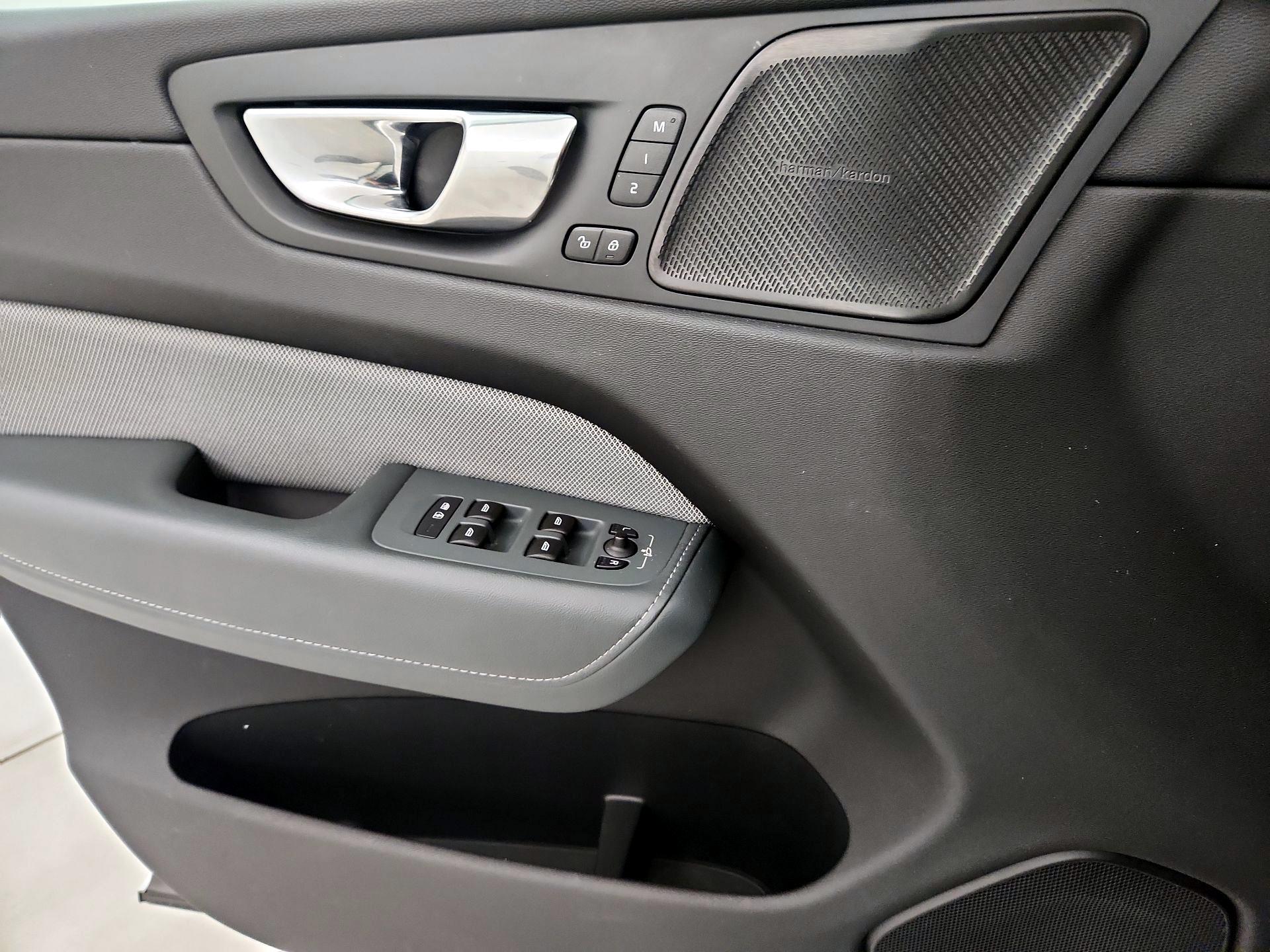 Thumbnail: 2021 Volvo XC60 - 12