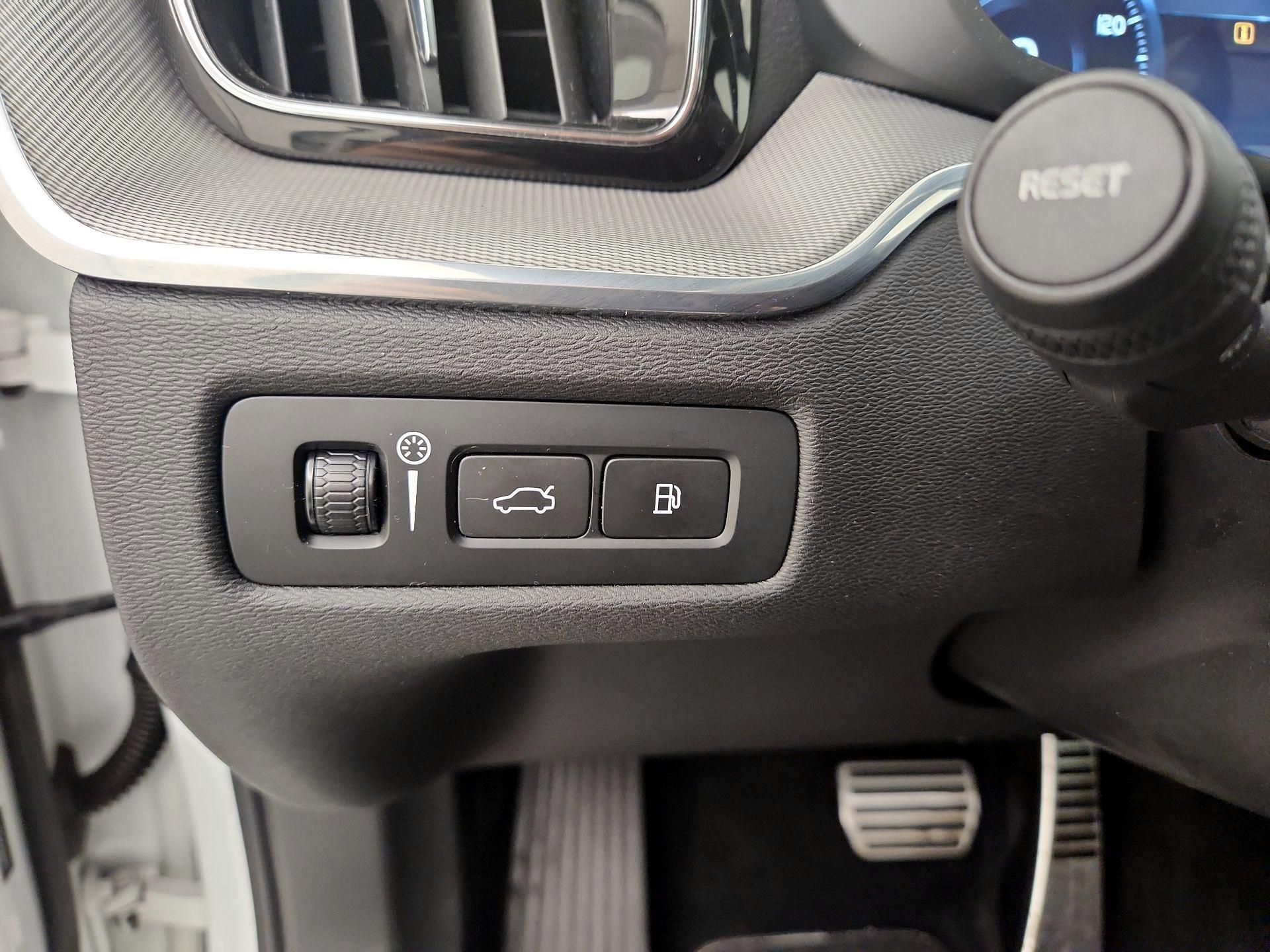 Thumbnail: 2021 Volvo XC60 - 13