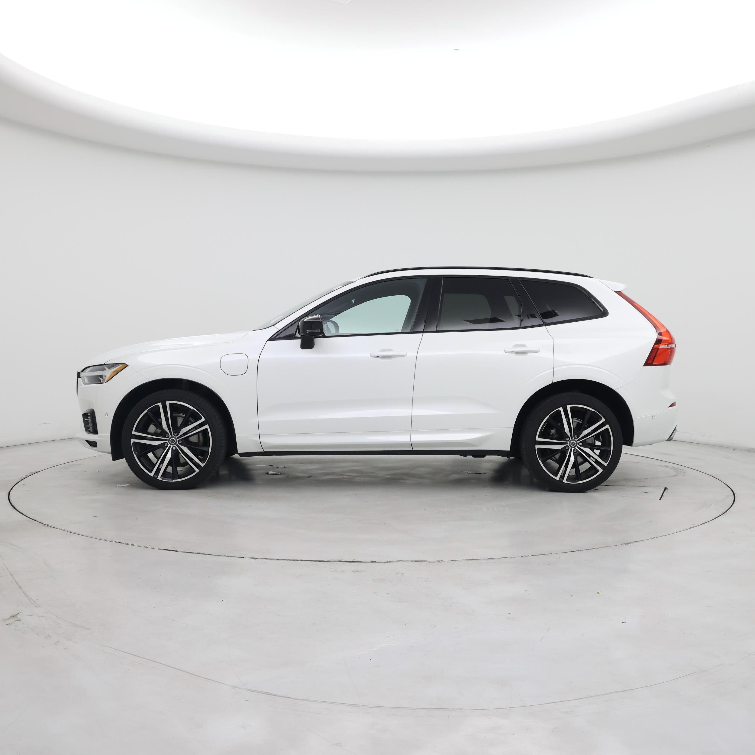 Thumbnail: 2021 Volvo XC60 - 3