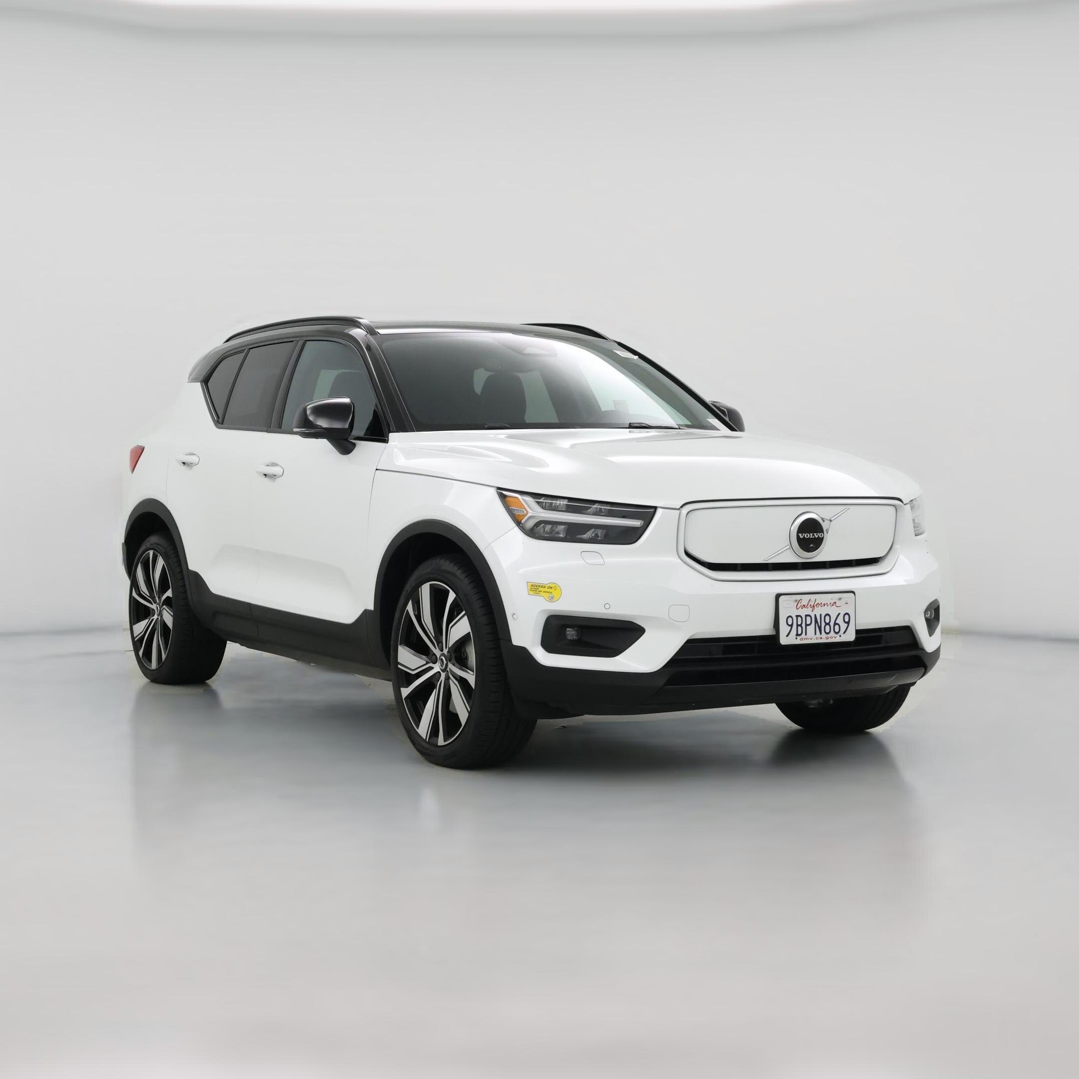 Thumbnail: 2022 Volvo XC40 - 1
