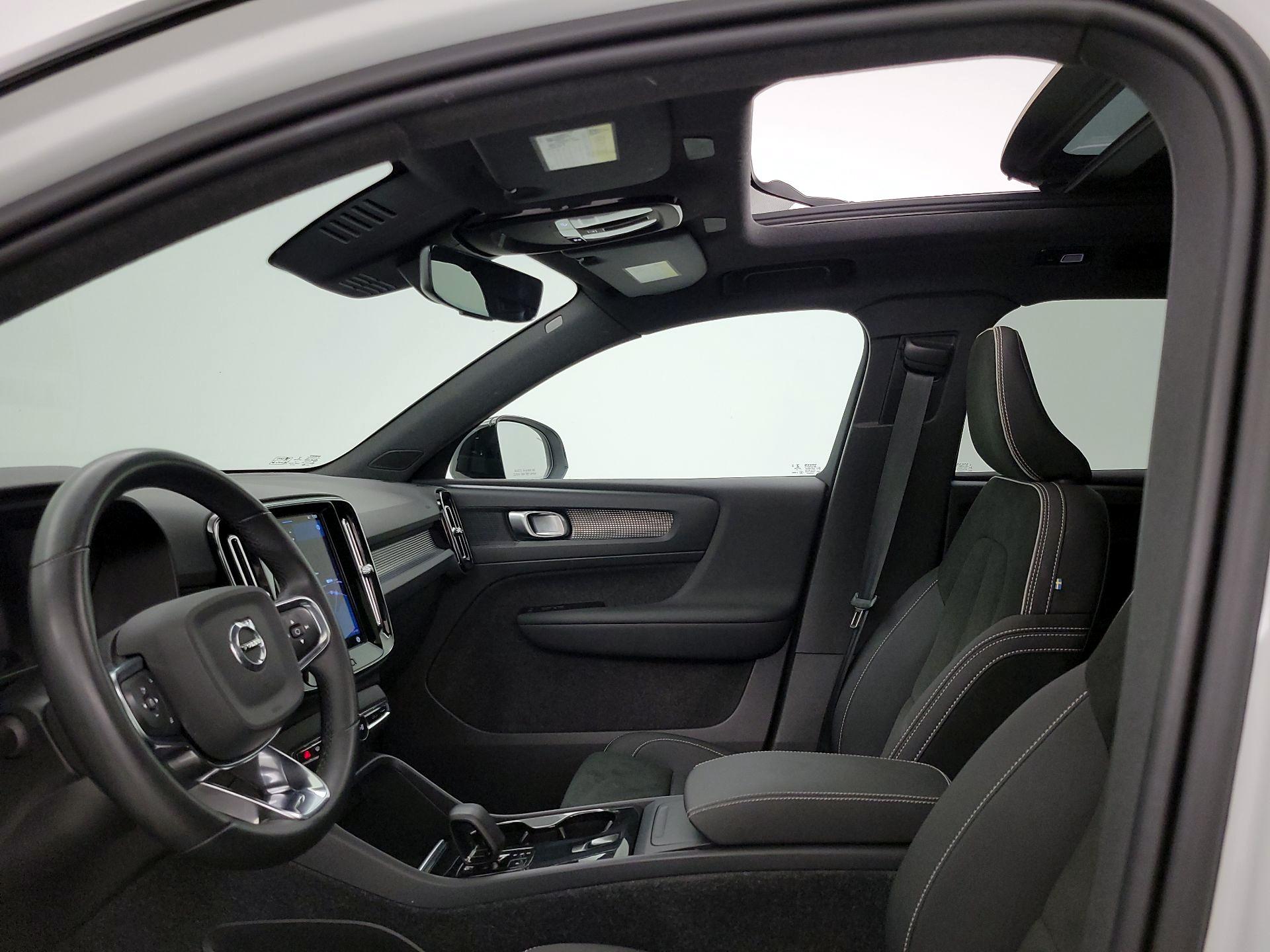 Thumbnail: 2022 Volvo XC40 - 20