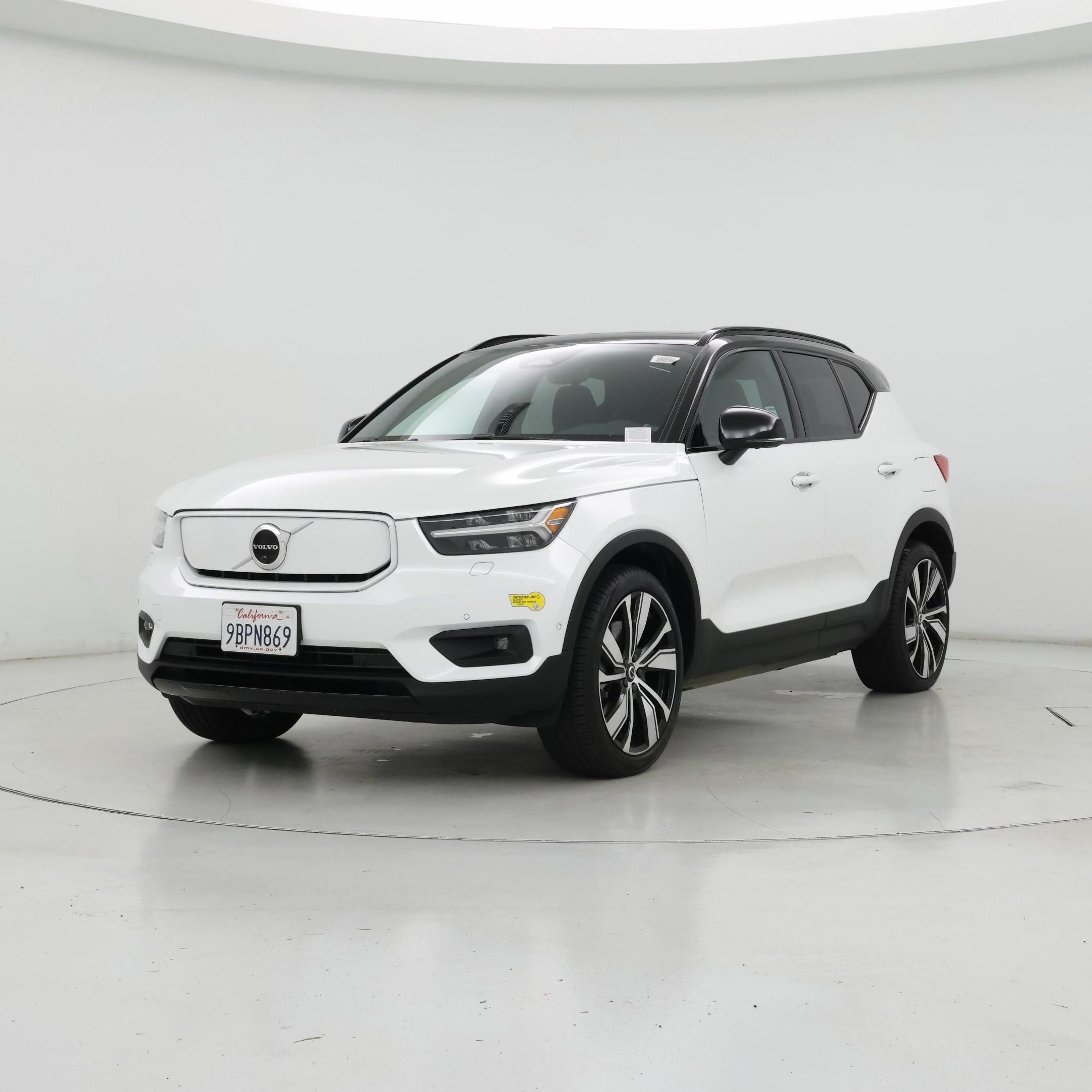 Thumbnail: 2022 Volvo XC40 - 4