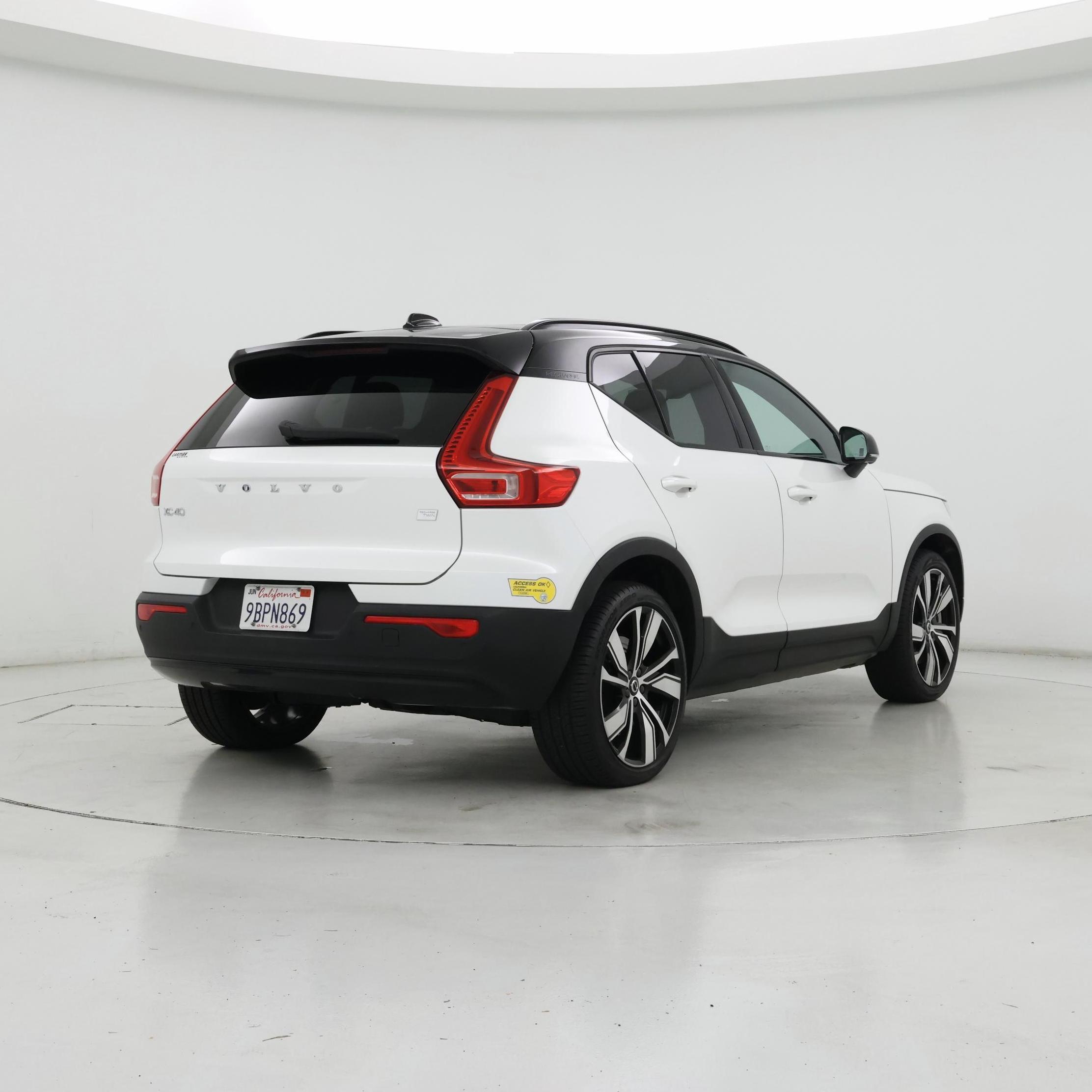 Thumbnail: 2022 Volvo XC40 - 8