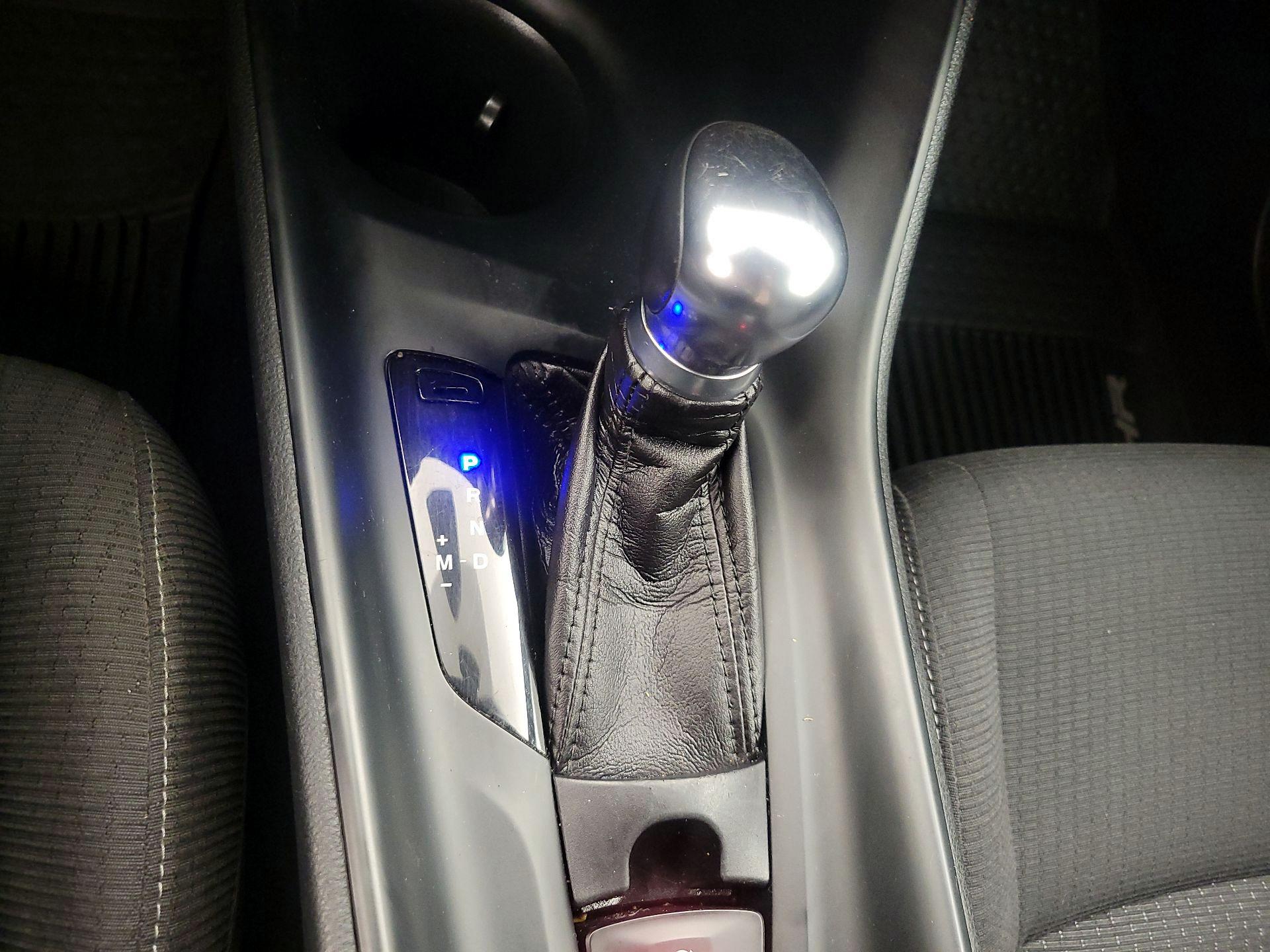 Thumbnail: 2018 Toyota C-HR - 17