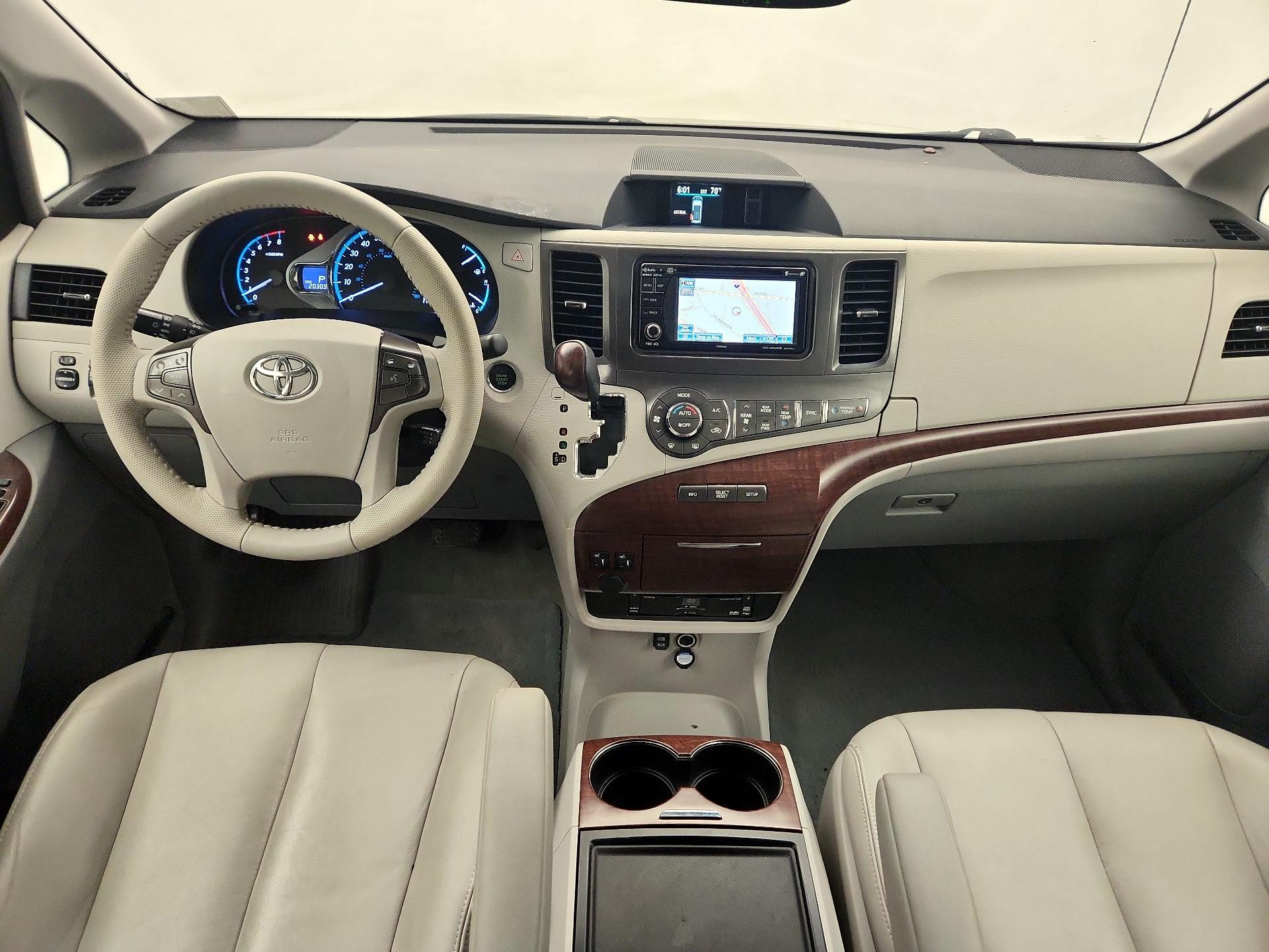 Thumbnail: 2014 Toyota Sienna - 9