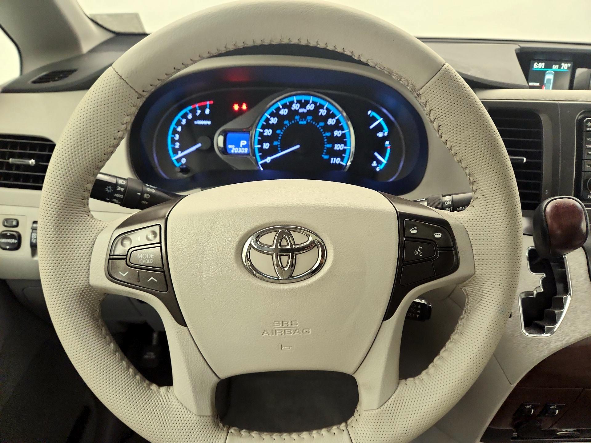 Thumbnail: 2014 Toyota Sienna - 10