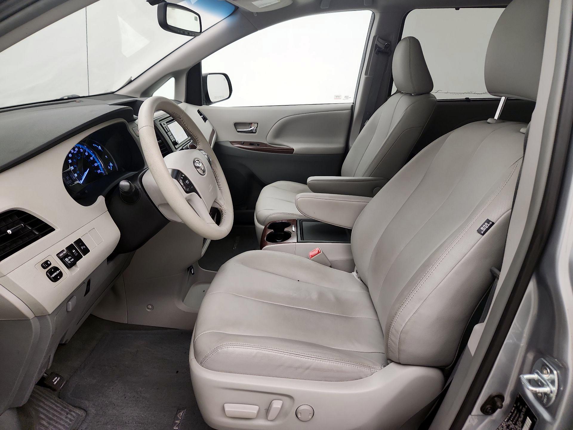 Thumbnail: 2014 Toyota Sienna - 11