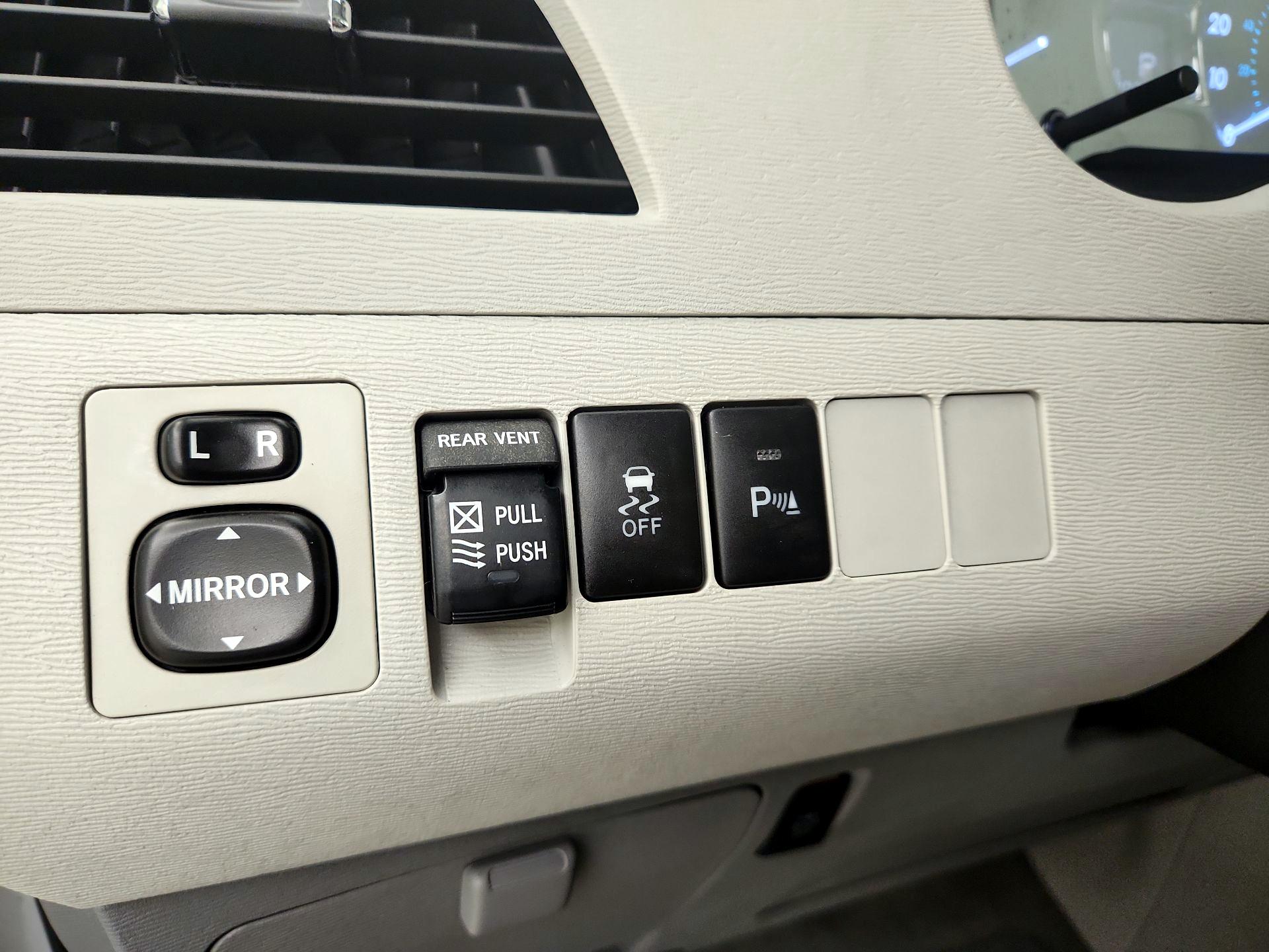 Thumbnail: 2014 Toyota Sienna - 13