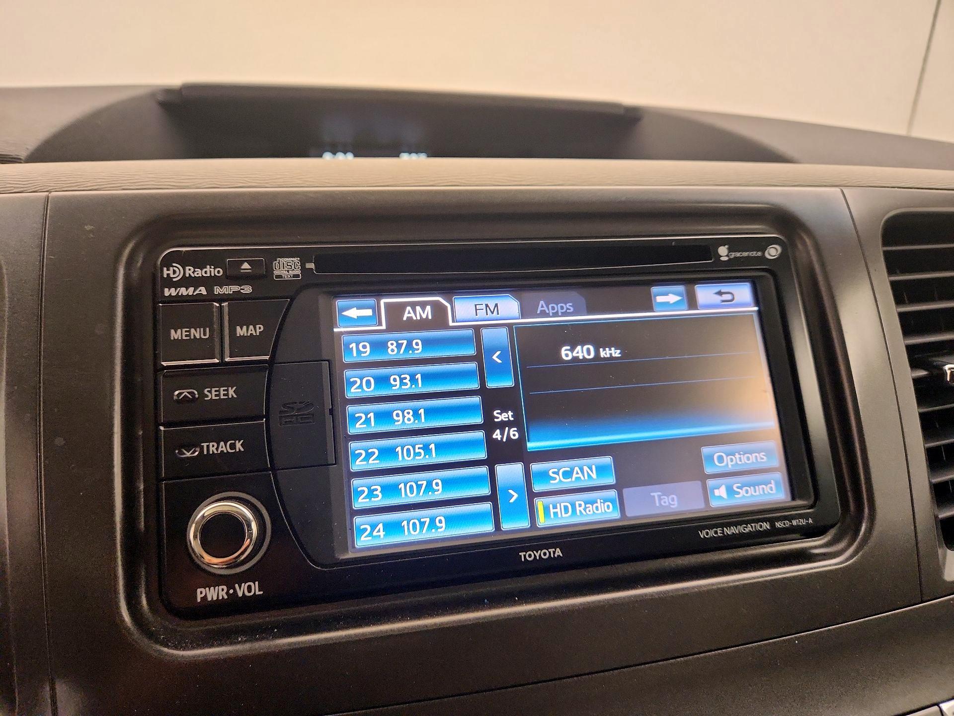 Thumbnail: 2014 Toyota Sienna - 16