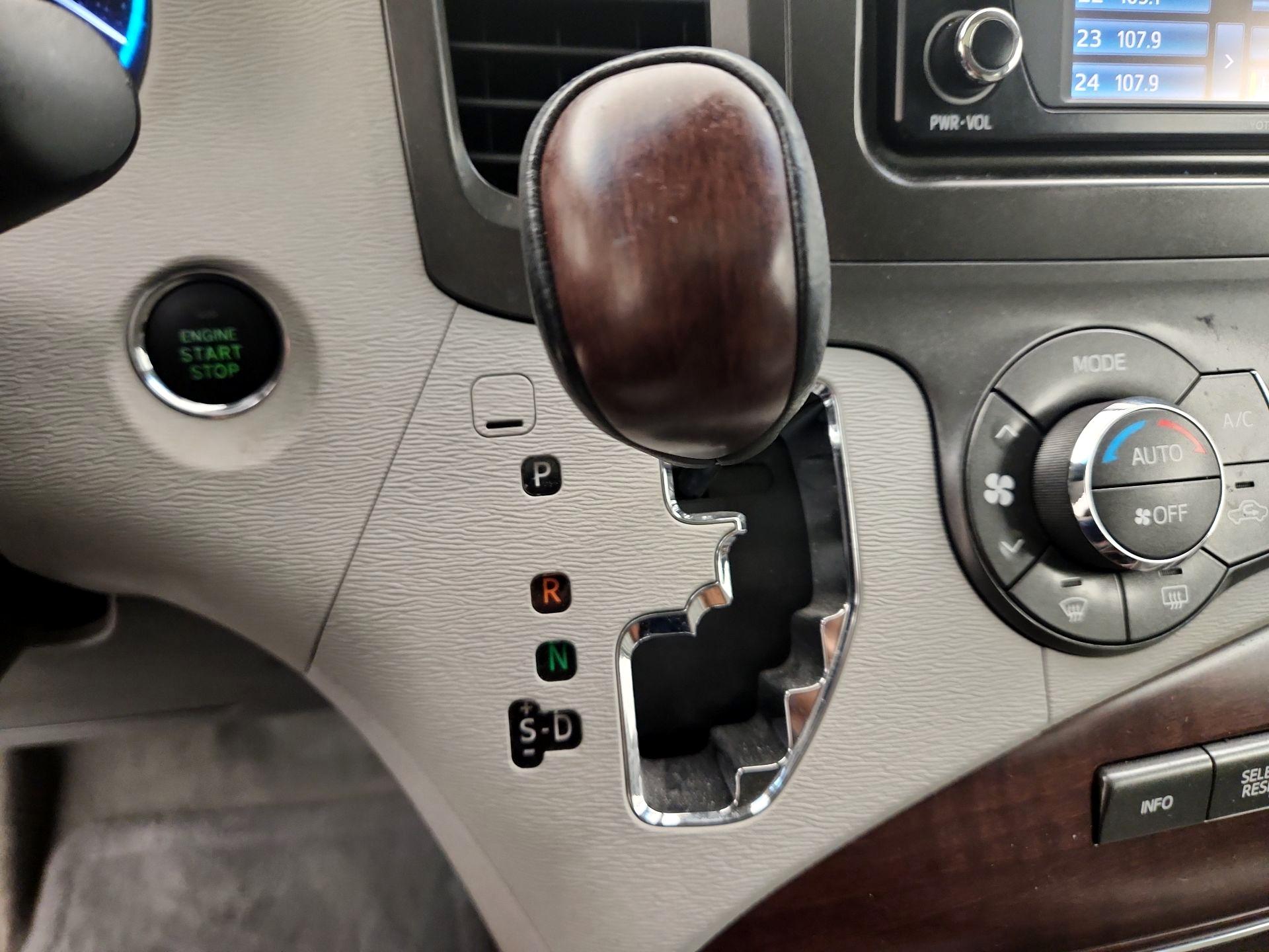 Thumbnail: 2014 Toyota Sienna - 18