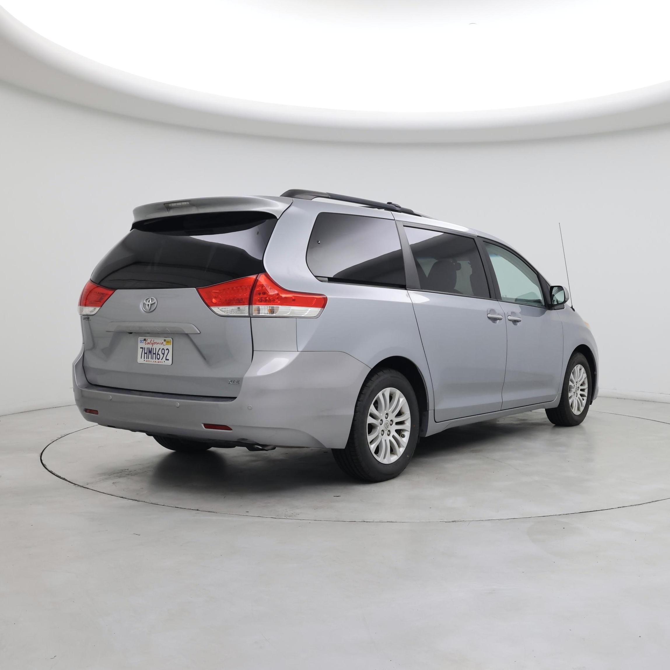 Thumbnail: 2014 Toyota Sienna - 8