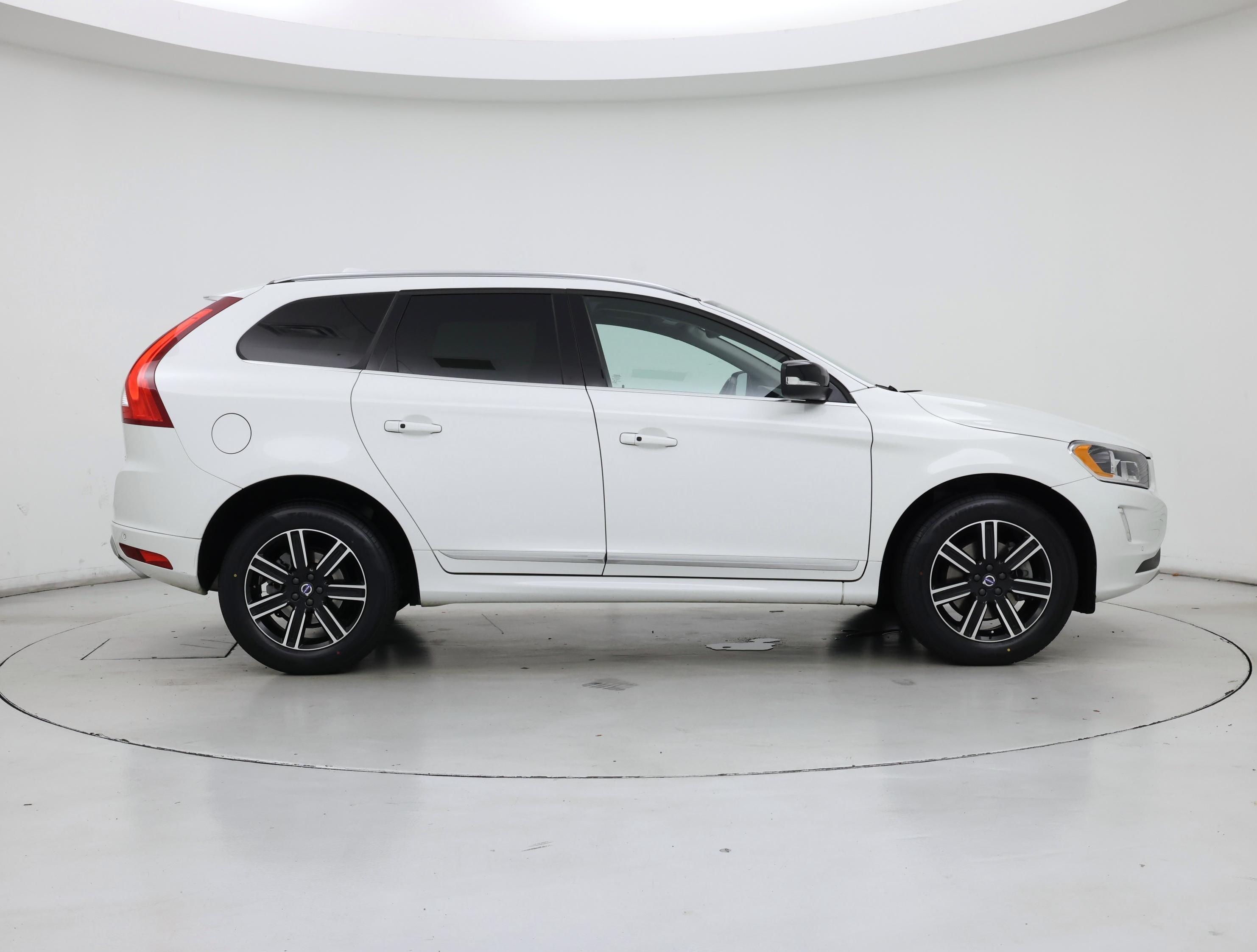 Thumbnail: 2017 Volvo XC60 - 7