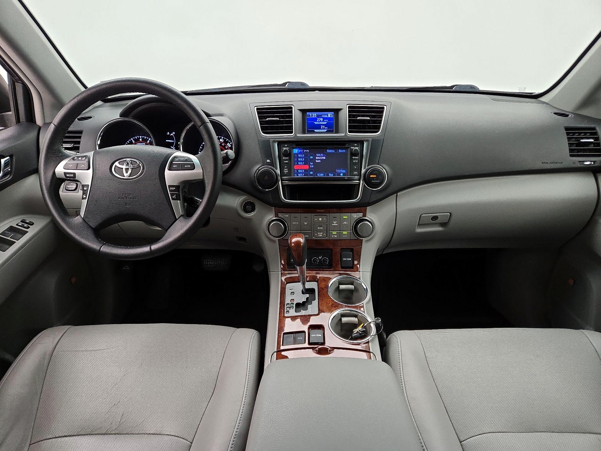 Thumbnail: 2013 Toyota Highlander - 9
