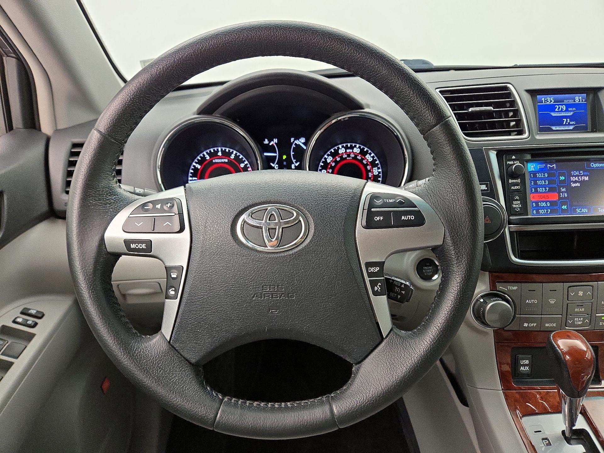 Thumbnail: 2013 Toyota Highlander - 10