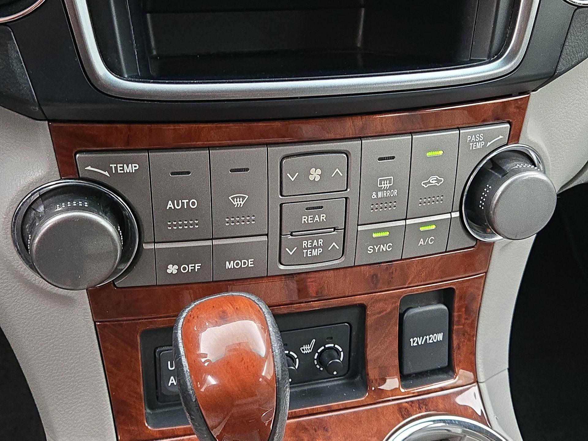Thumbnail: 2013 Toyota Highlander - 16