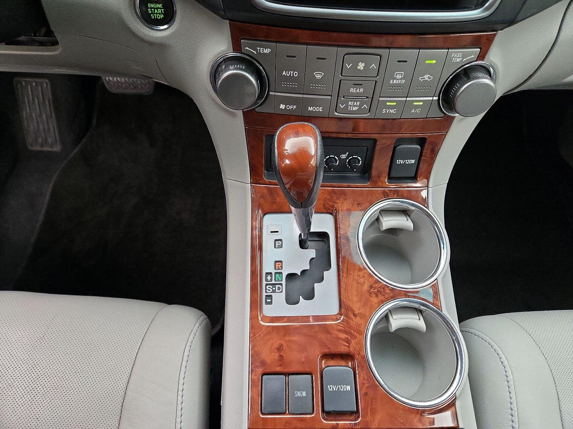 Thumbnail: 2013 Toyota Highlander - 17