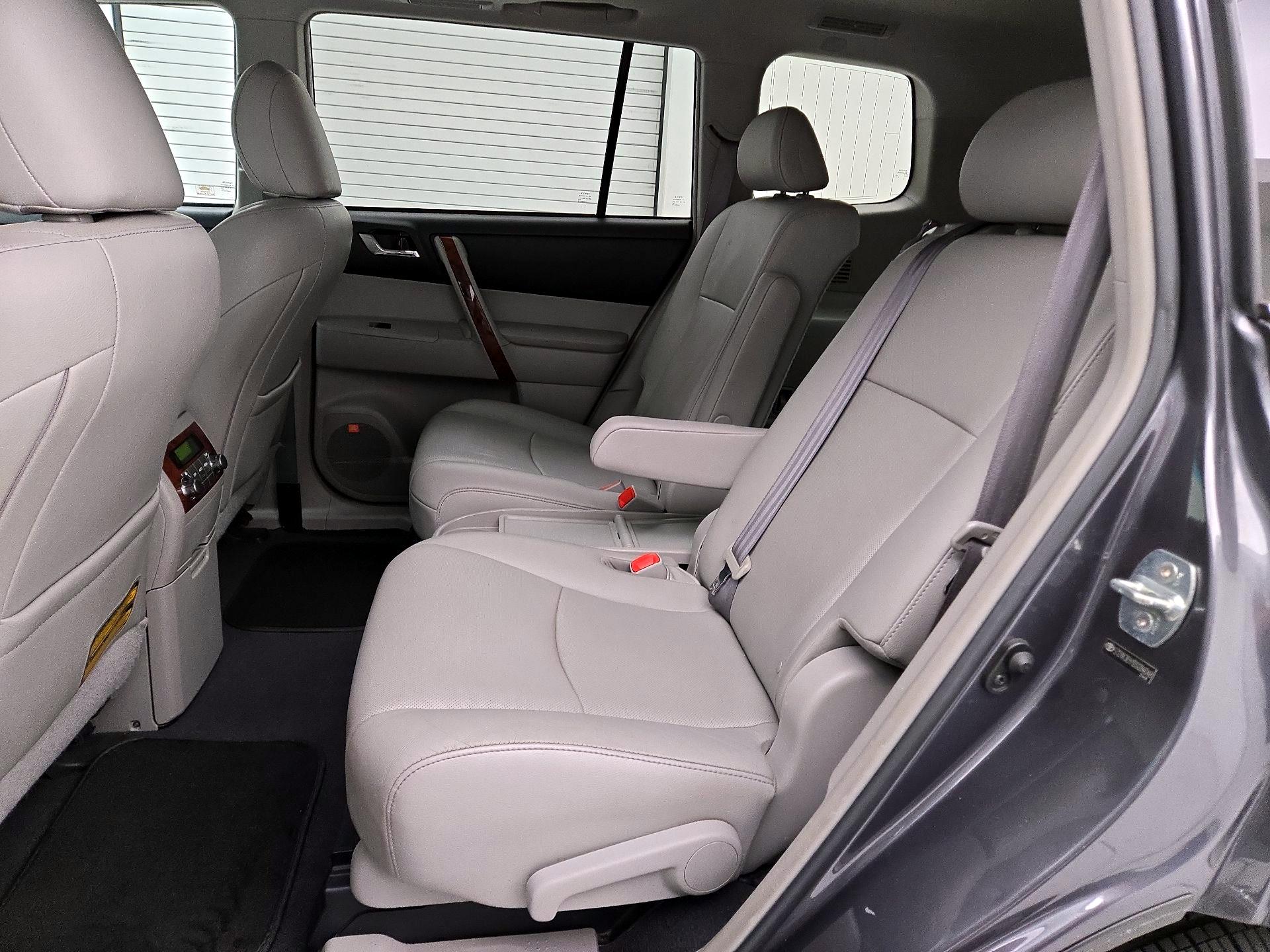 Thumbnail: 2013 Toyota Highlander - 20