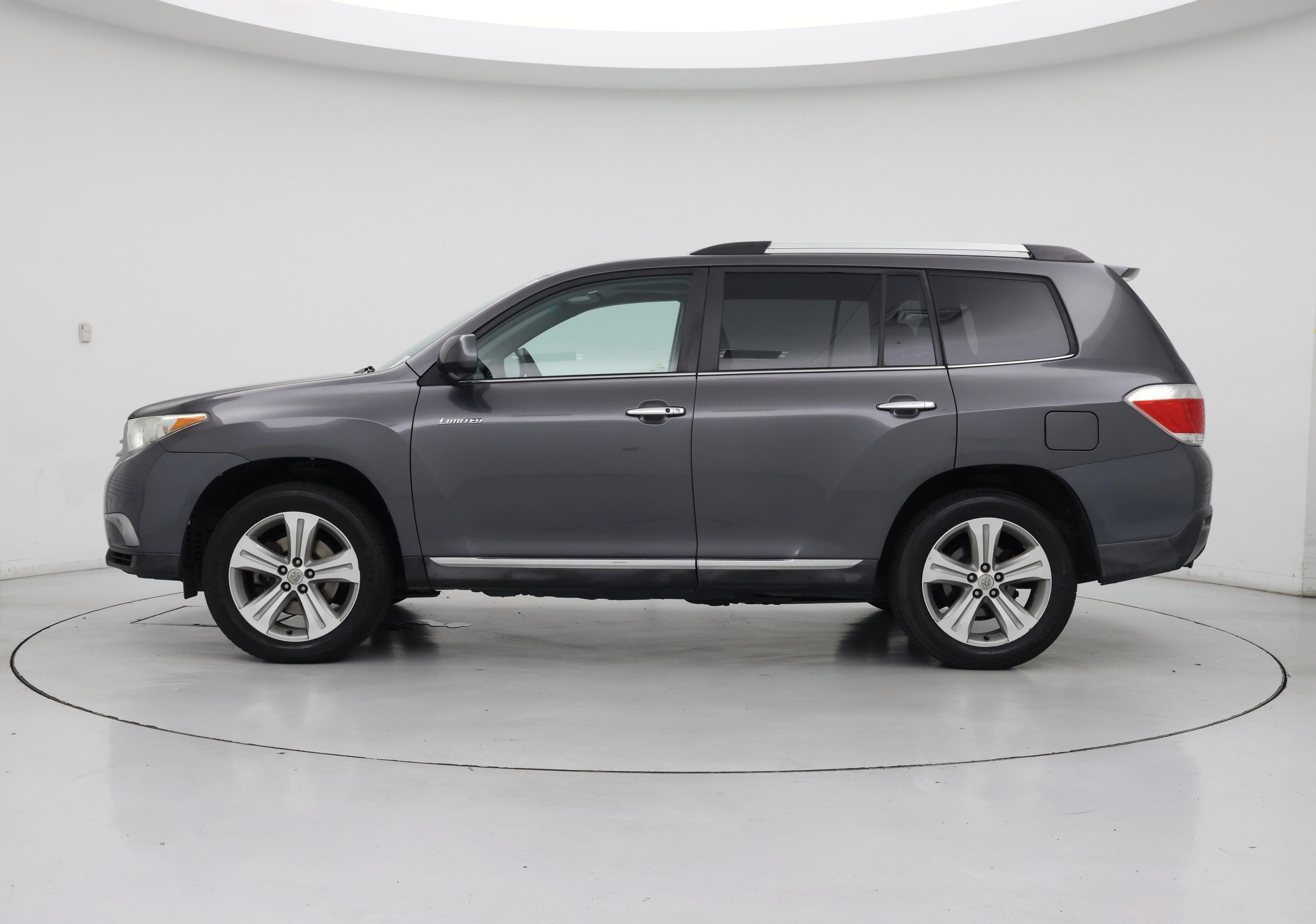 Thumbnail: 2013 Toyota Highlander - 3