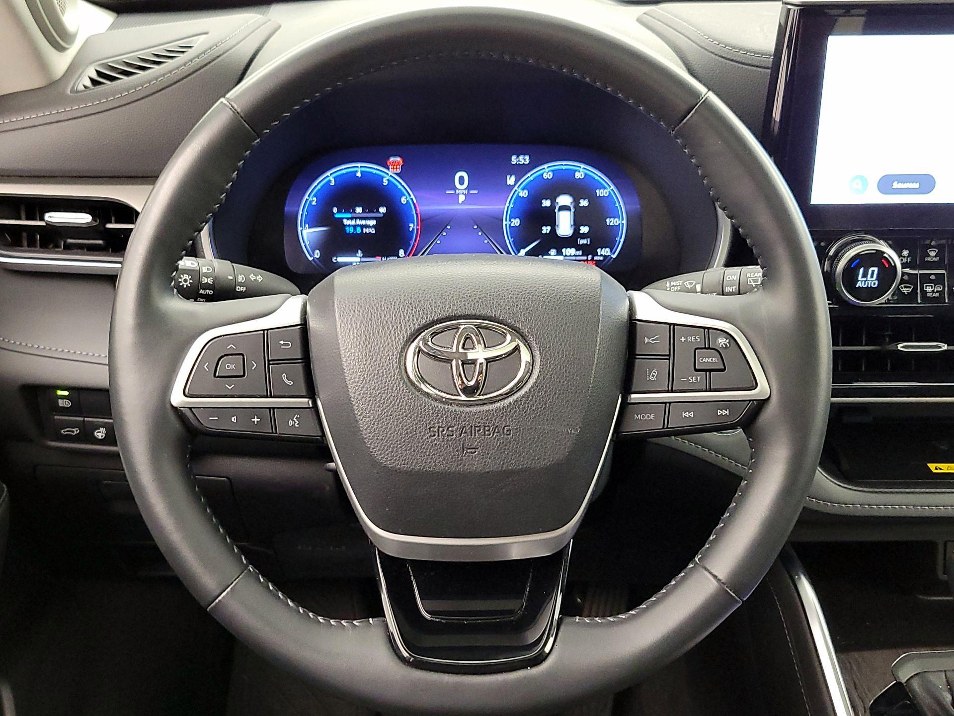 Thumbnail: 2023 Toyota Highlander - 10
