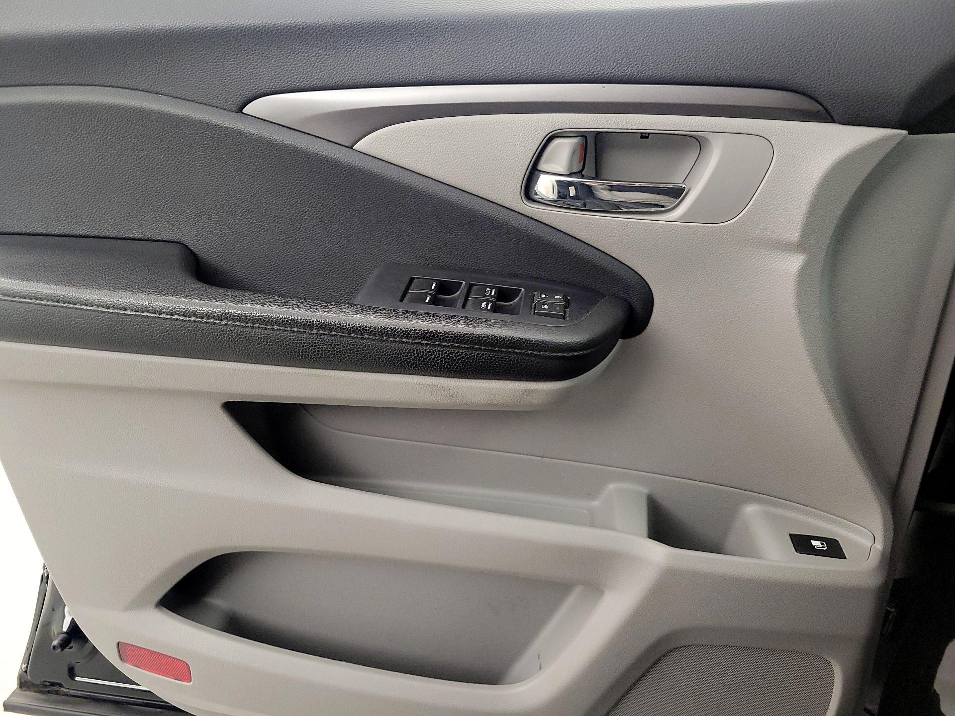 Thumbnail: 2019 Honda Pilot - 12