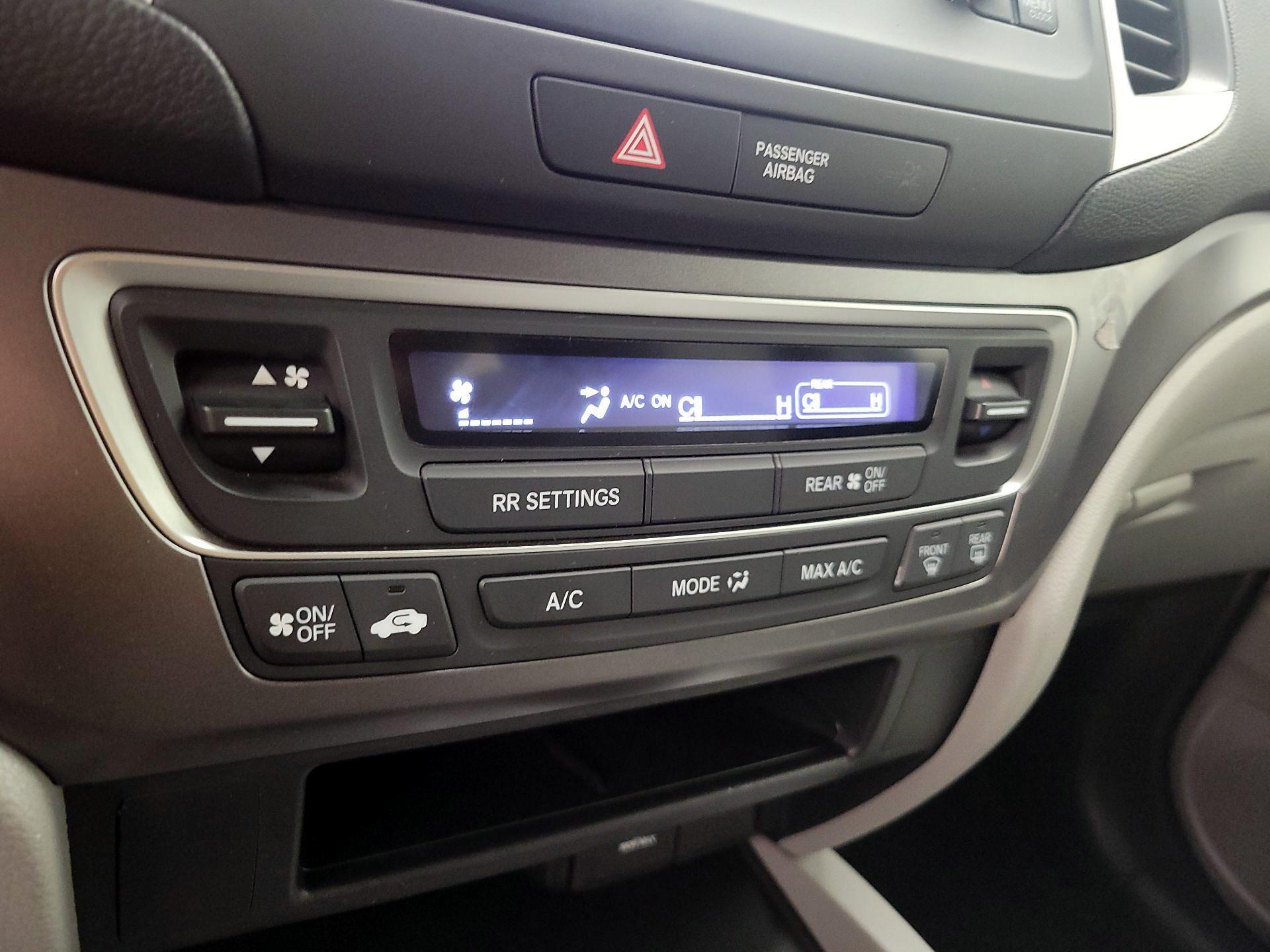 Thumbnail: 2019 Honda Pilot - 16