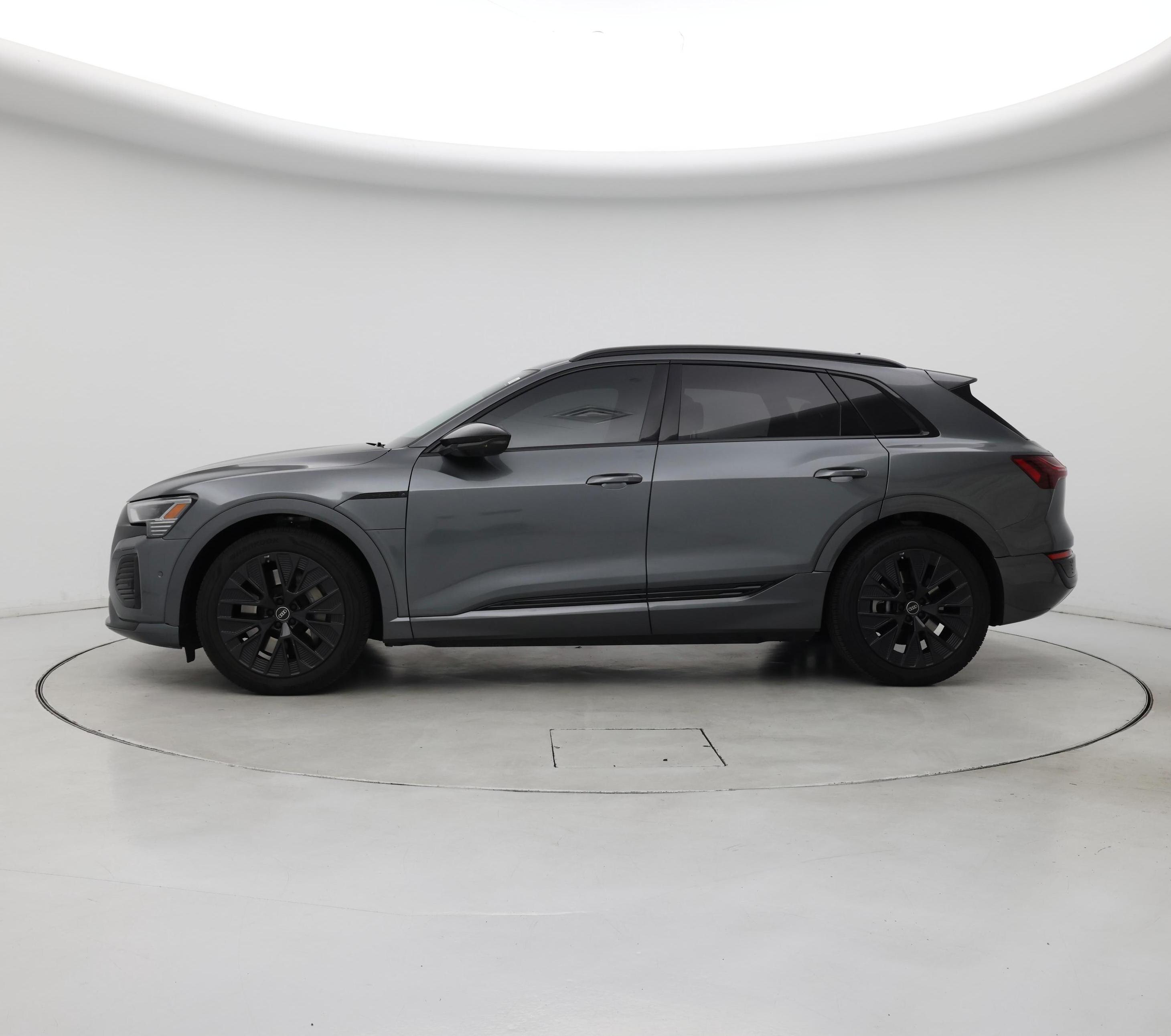 Thumbnail: 2024 Audi Q8 e-tron - 3