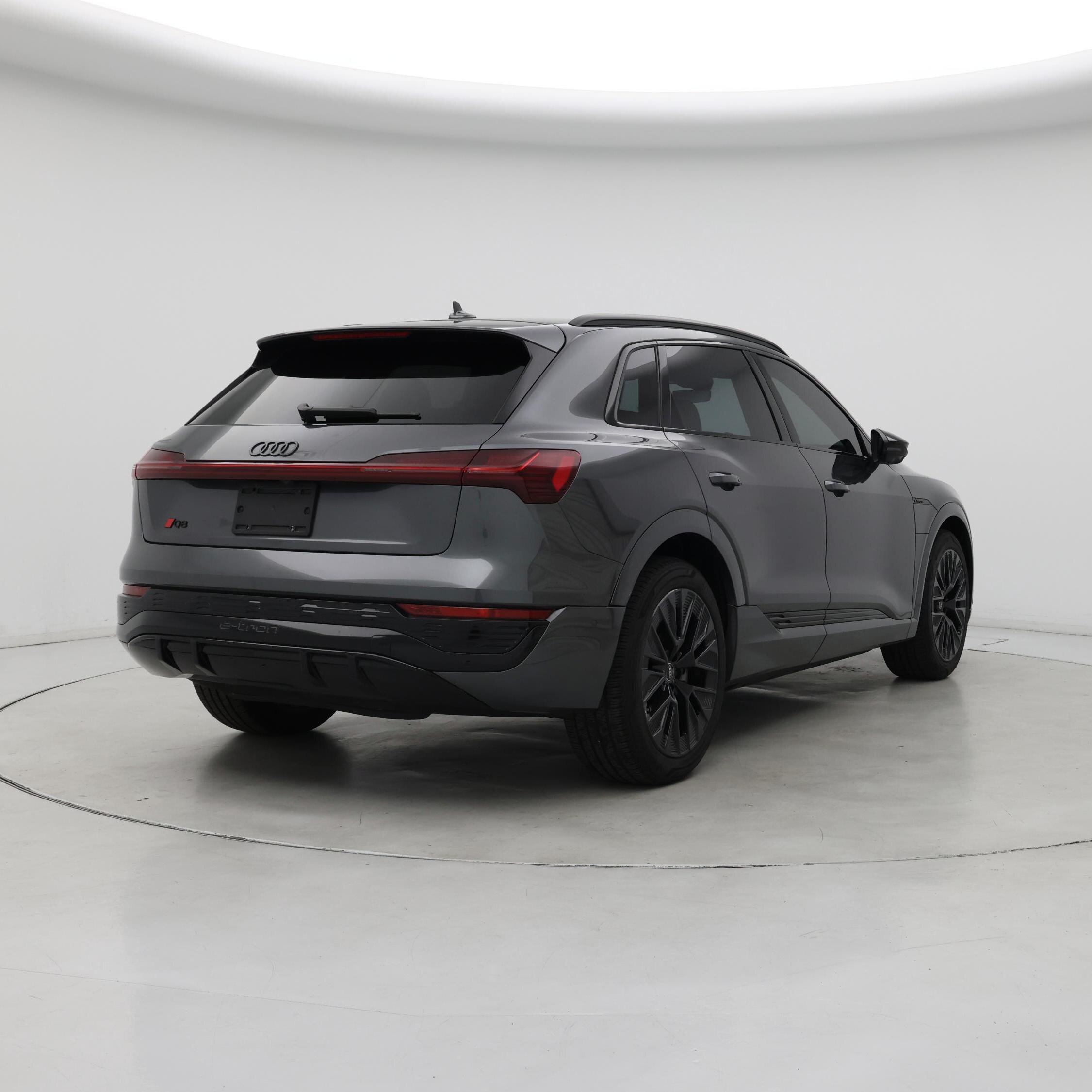 Thumbnail: 2024 Audi Q8 e-tron - 8
