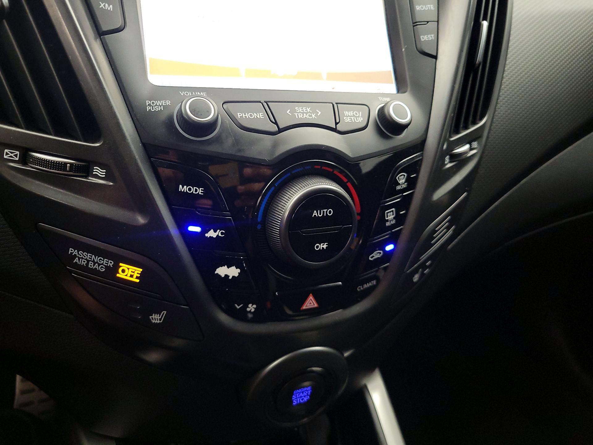 Thumbnail: 2015 Hyundai Veloster - 15