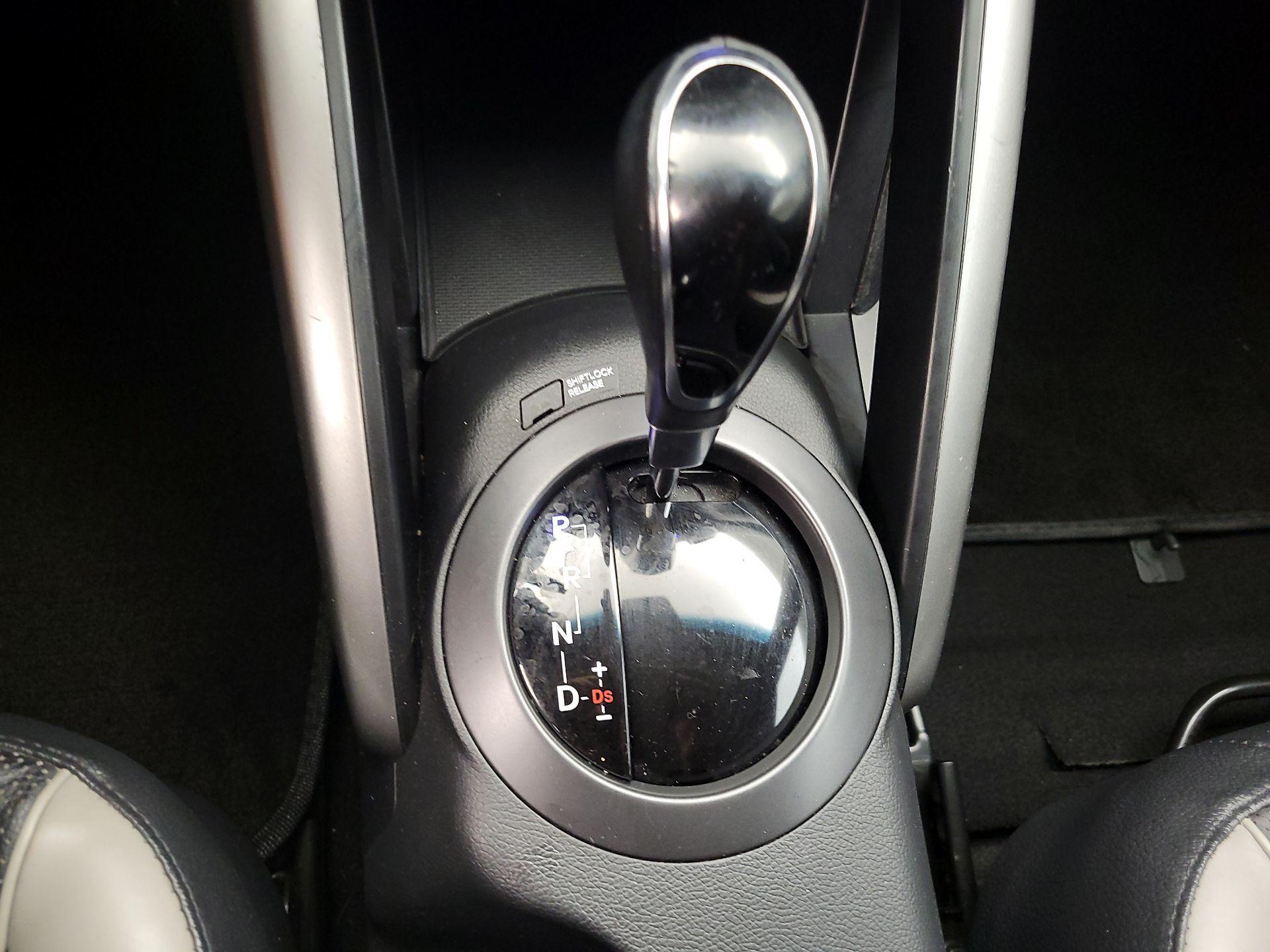 Thumbnail: 2015 Hyundai Veloster - 16