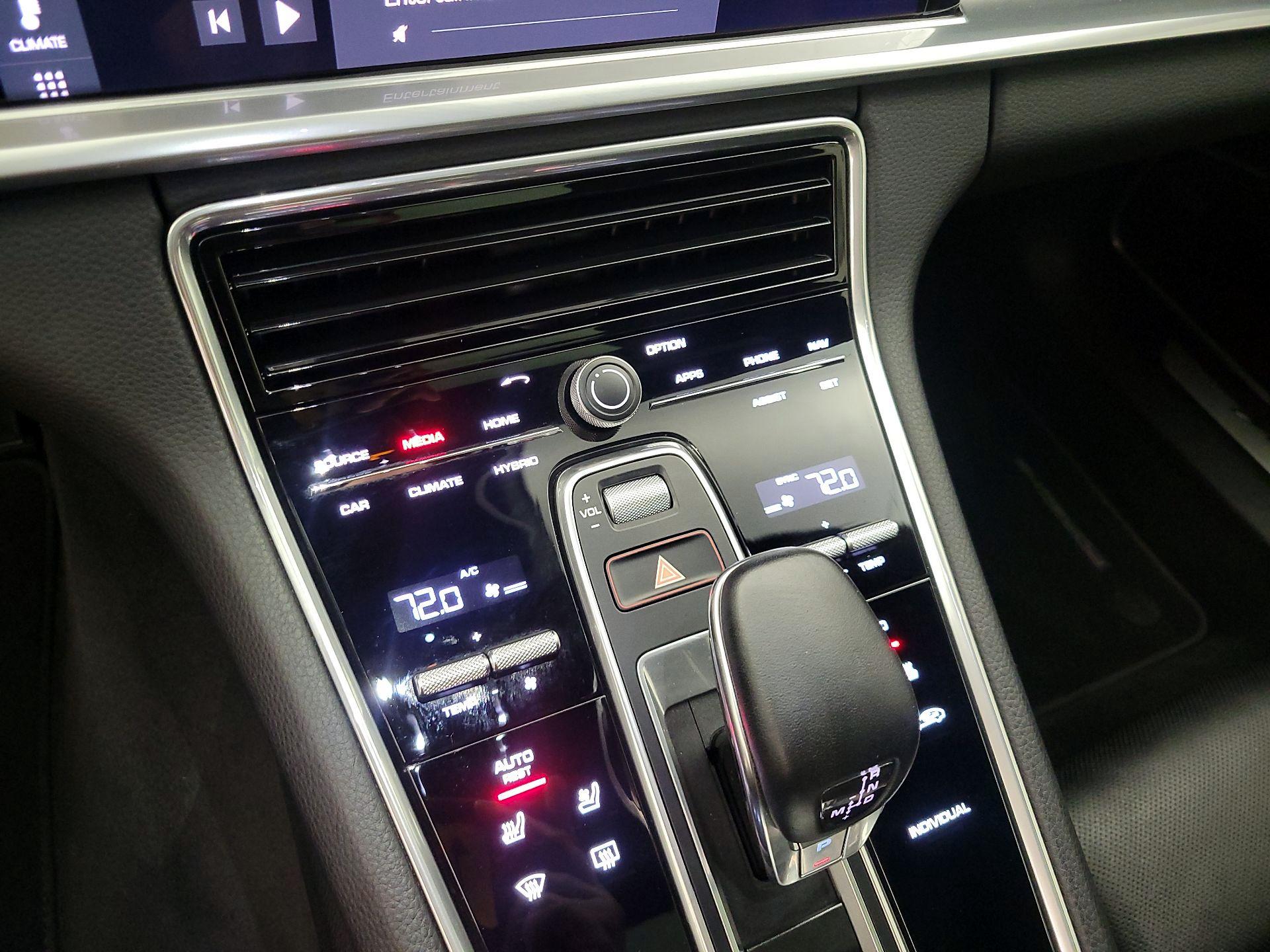 Thumbnail: 2019 Porsche Panamera - 17