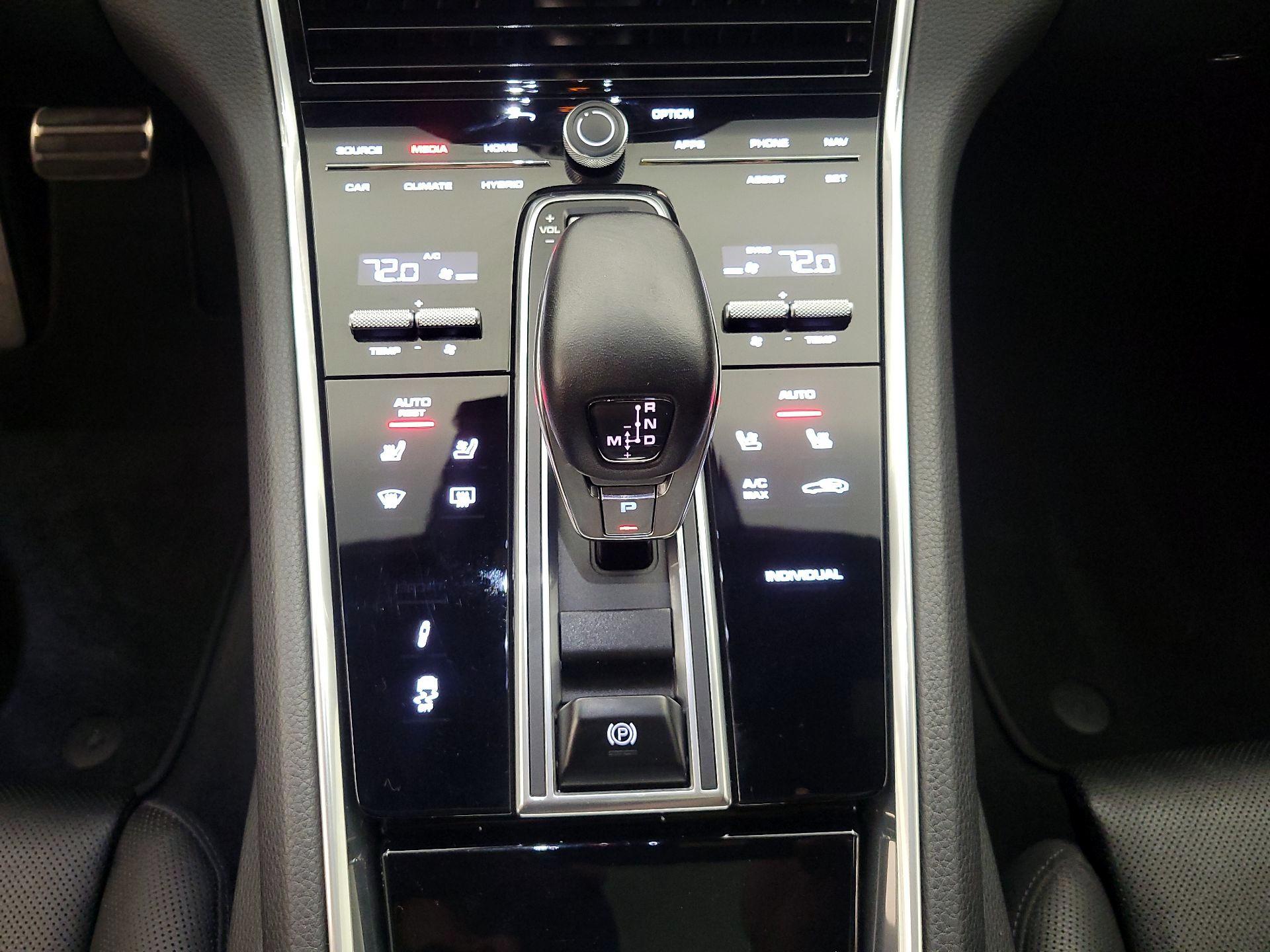 Thumbnail: 2019 Porsche Panamera - 18