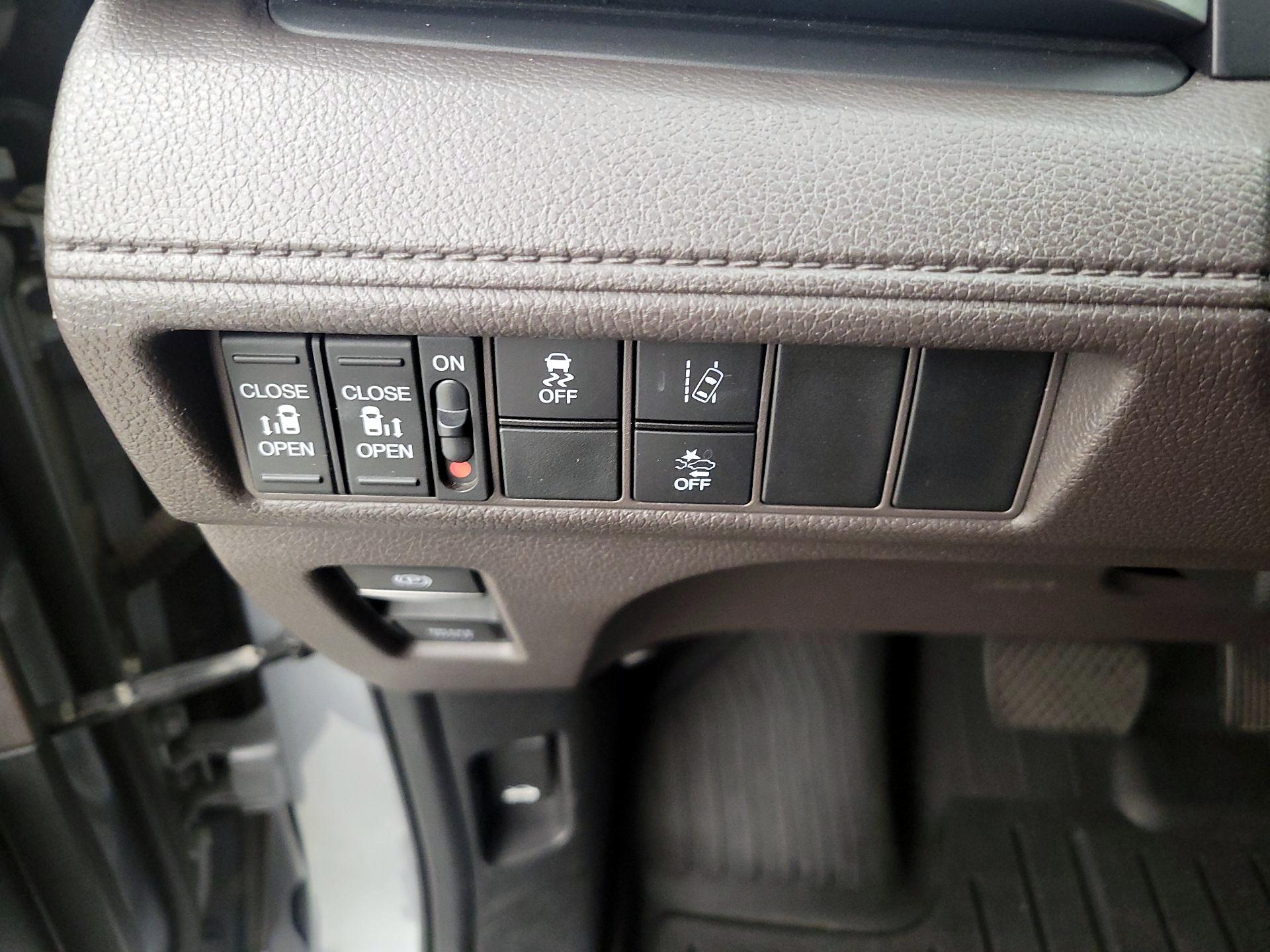 Thumbnail: 2019 Honda Odyssey - 13